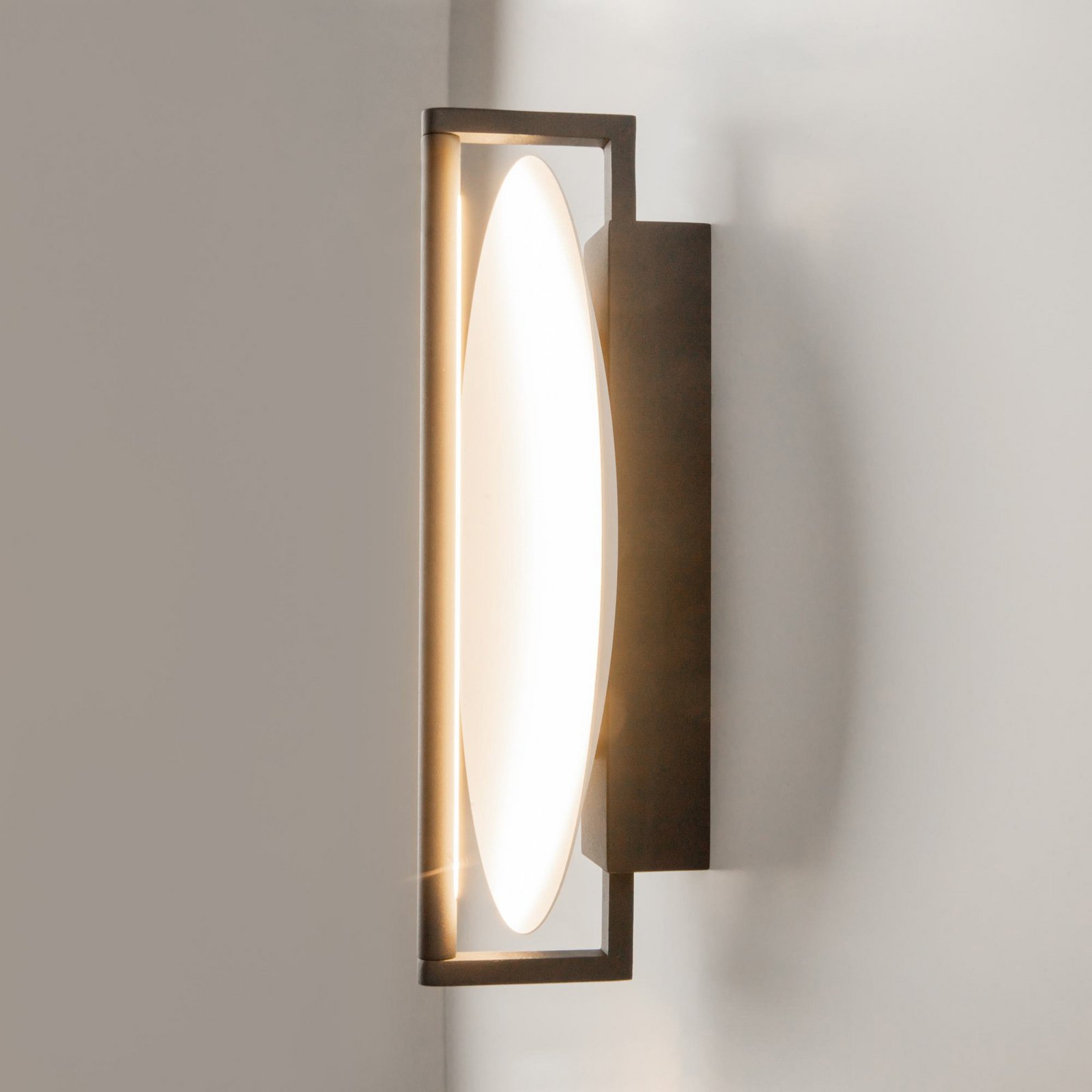 Aplique de pared LED Mira de Maytoni, blanco/negro, altura 30 cm, metal