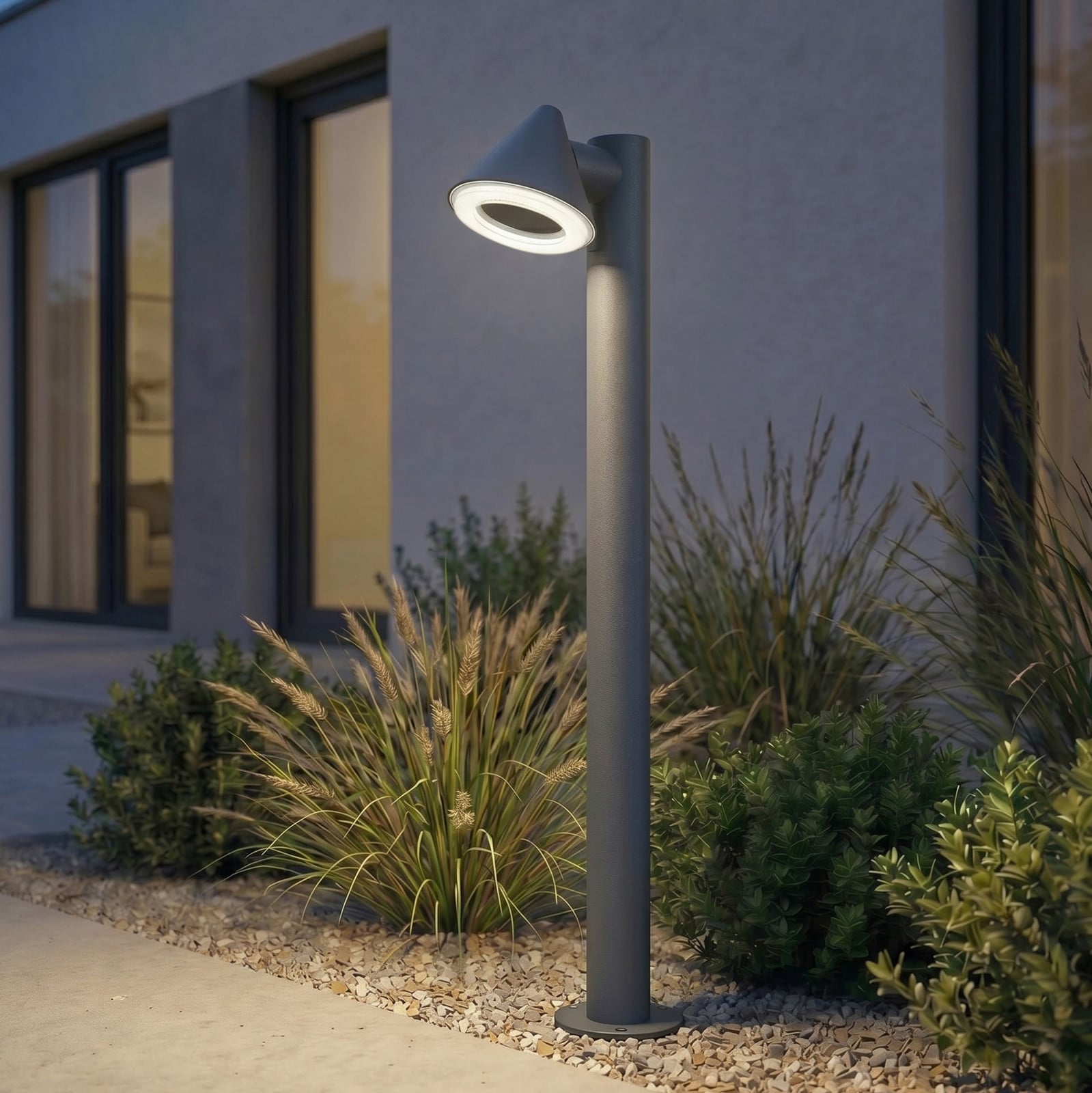 Soran LED-v&auml;glampa, metall, h&ouml;jd 100 cm, svart, IP44 &ndash; Lindby - Modern - Med en ljusk&auml;lla