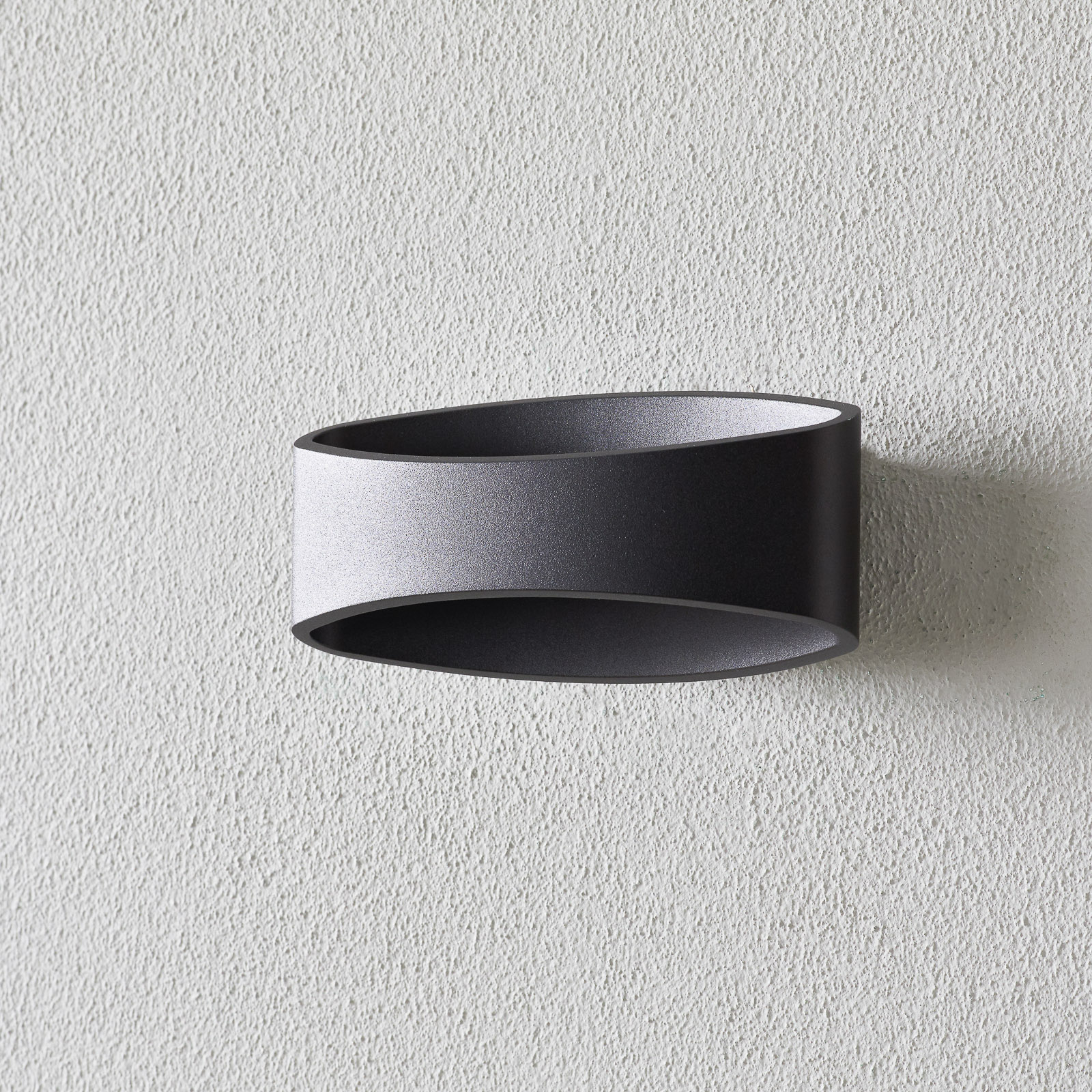 Trame LED wall light, oval shape in black