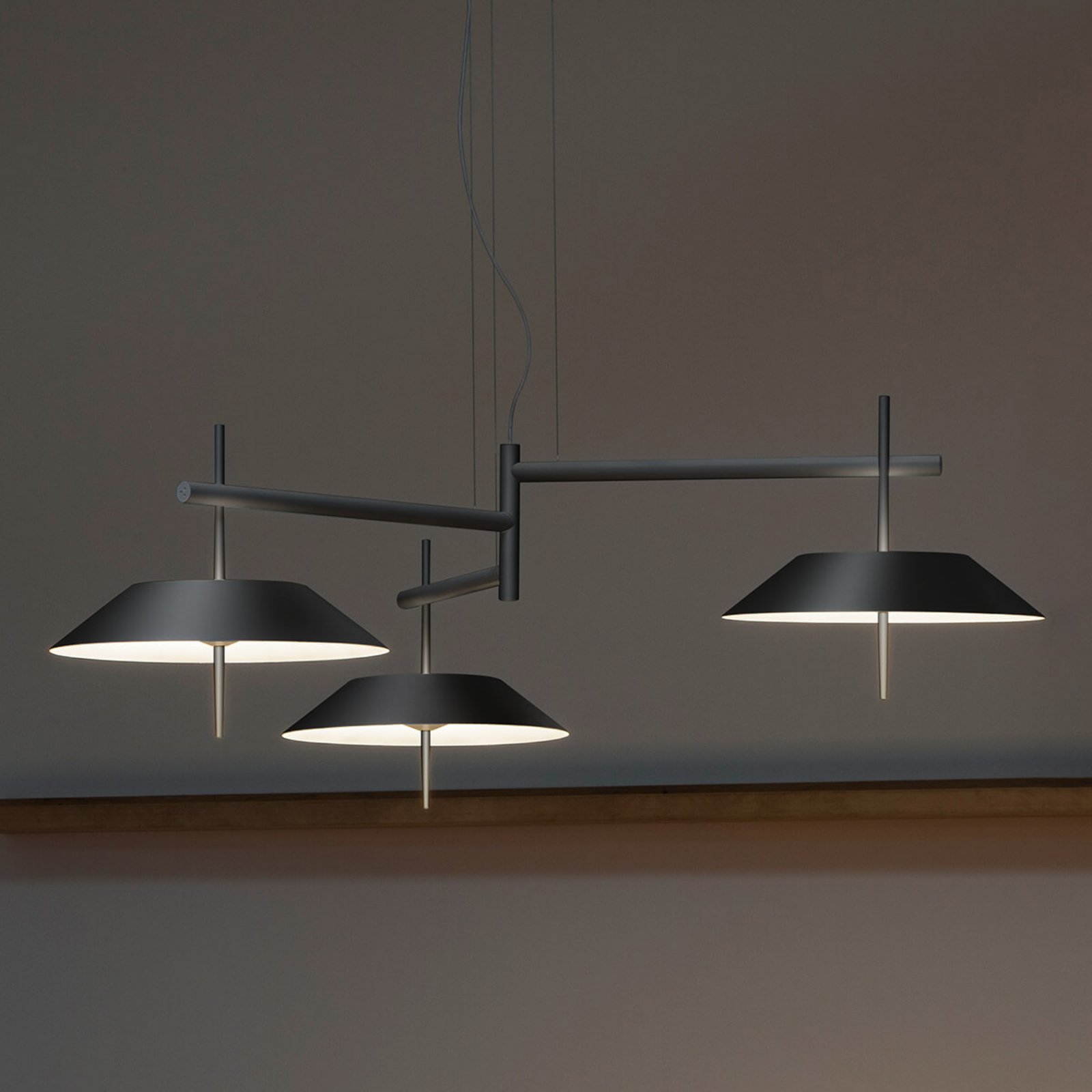 Vibia Mayfair – LED závesné svietidlo 3-pl grafit