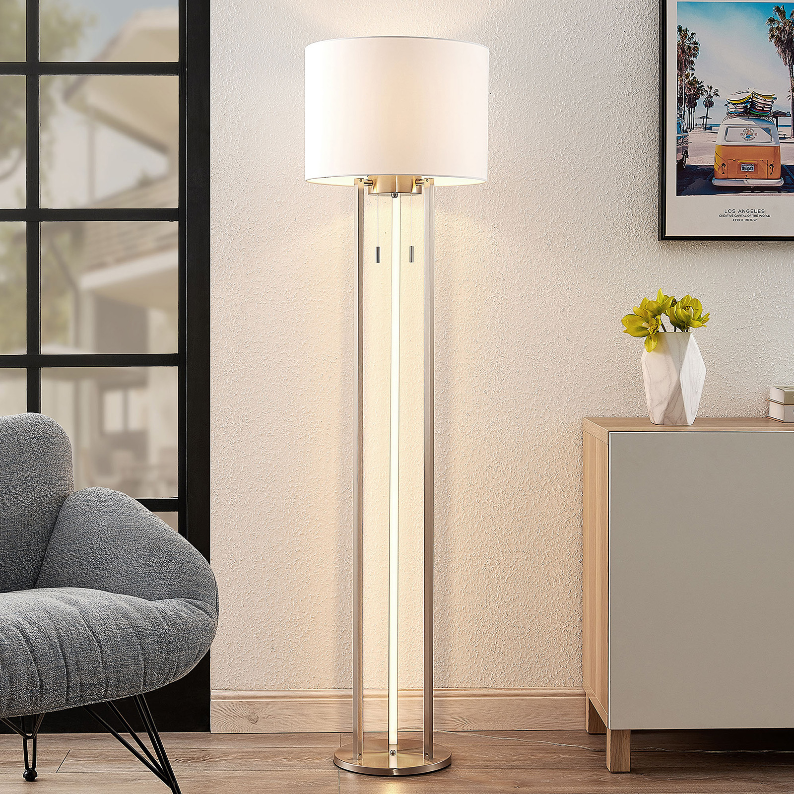 Jadzia Stoff-LED-Stehlampe in Weiß