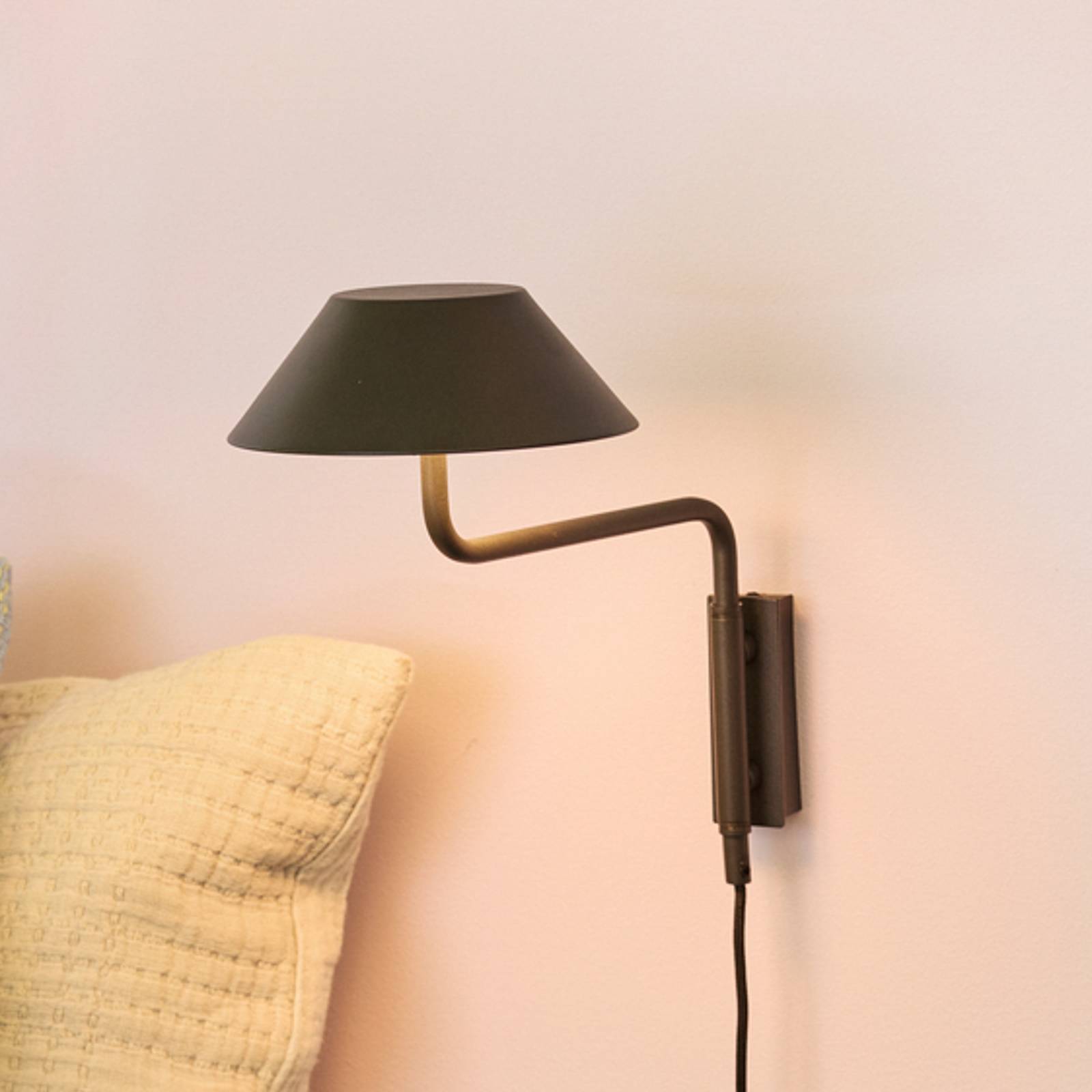 Hübsch Applique murale LED COVER, noire, saillie 30 cm, métal