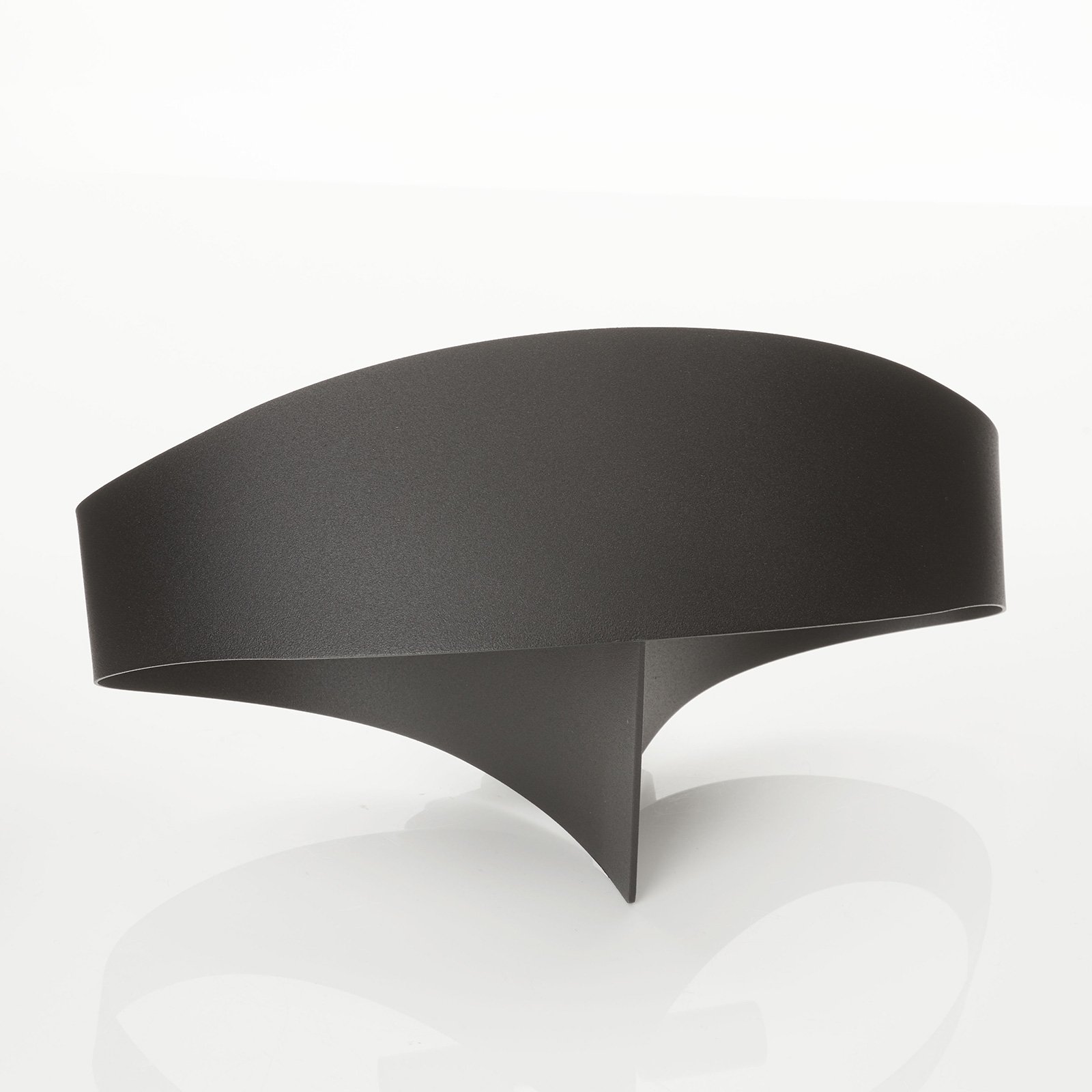 Čierne dizajnové nástenné svietidlo Scudo