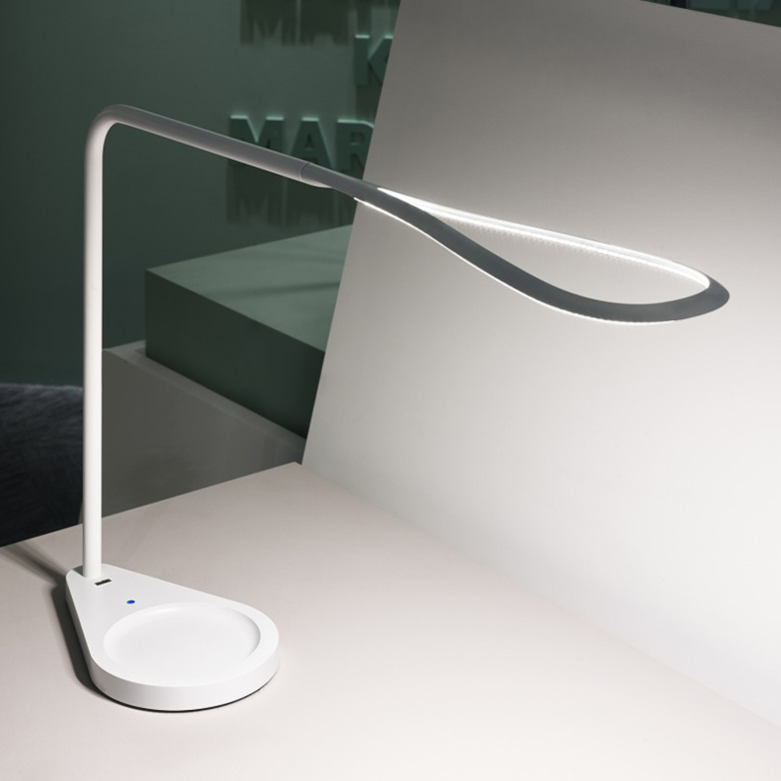 Kinx – lampa stołowa LED o pięknym kształcie