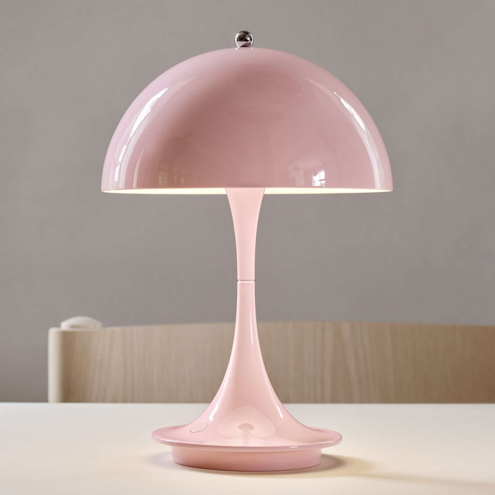 Louis Poulsen Panthella Portable lámpa rózsaszín