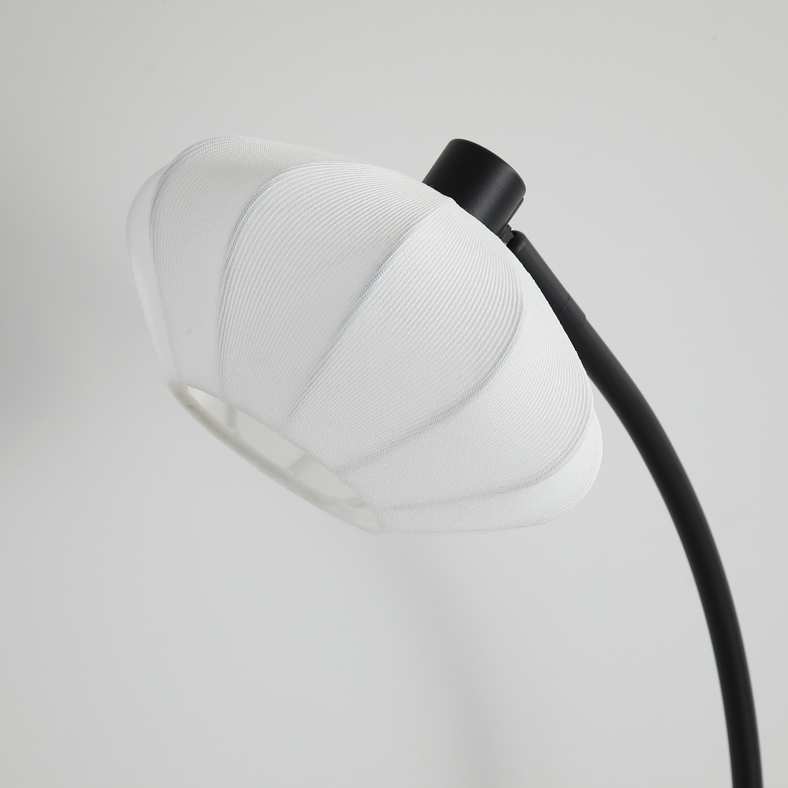 Bordlampe Radiant, sort/hvid, højde 48 cm, metal/stof