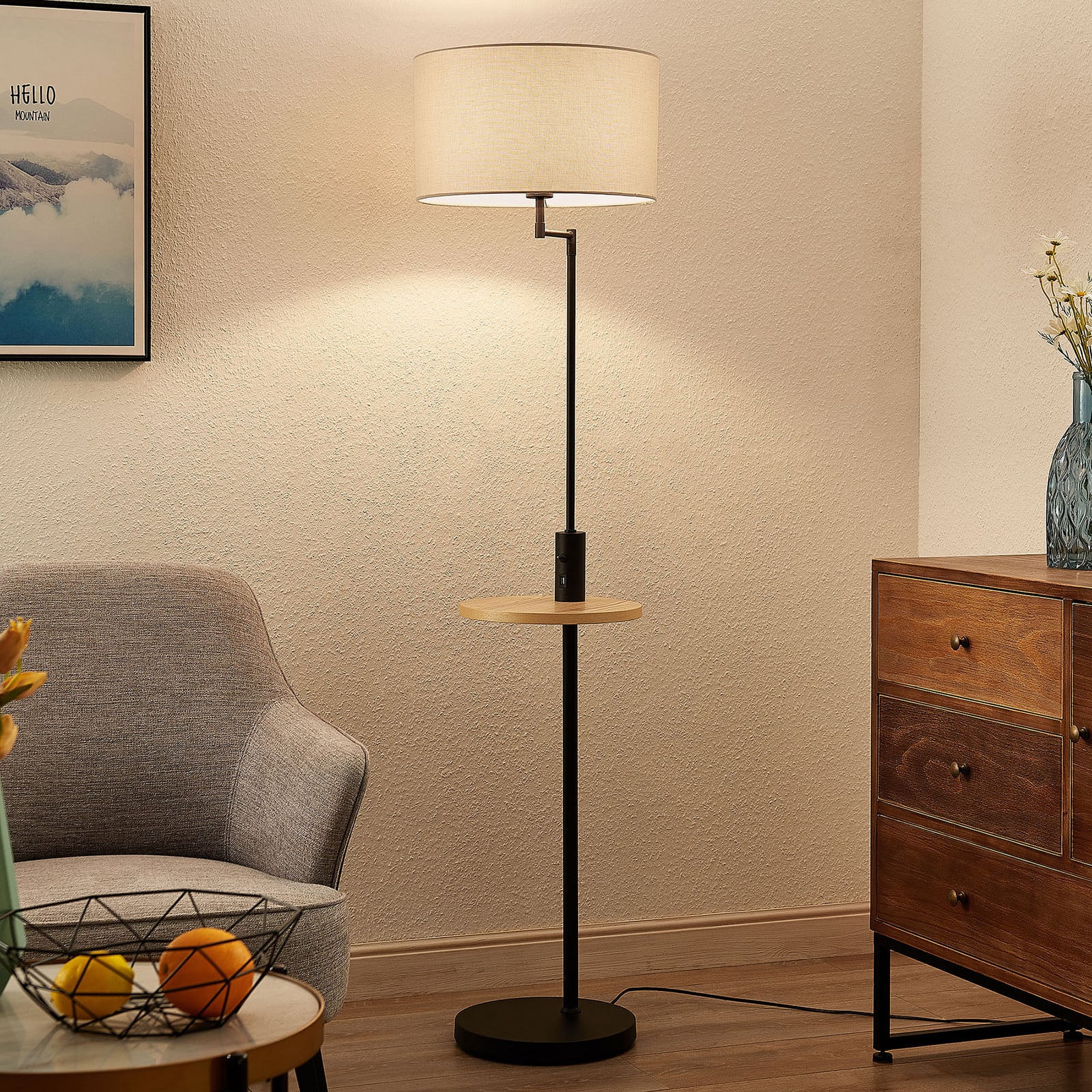 Lindby lampadar Zinia negru raft conexiune USB - Camera de zi / sufragerie - modern - negru mat bej lemn deschis - Metal