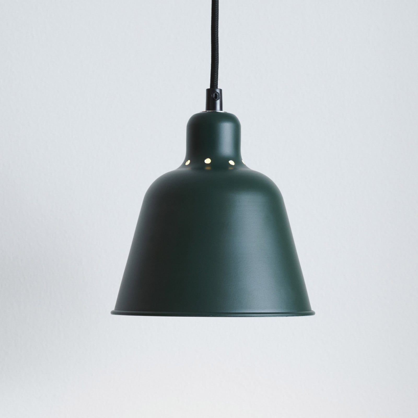 CARPENTER hængelampe, mørkegrøn, Ø 15 cm, E14 – Halo Design - Stue - Metal - Med én lyskilde billede