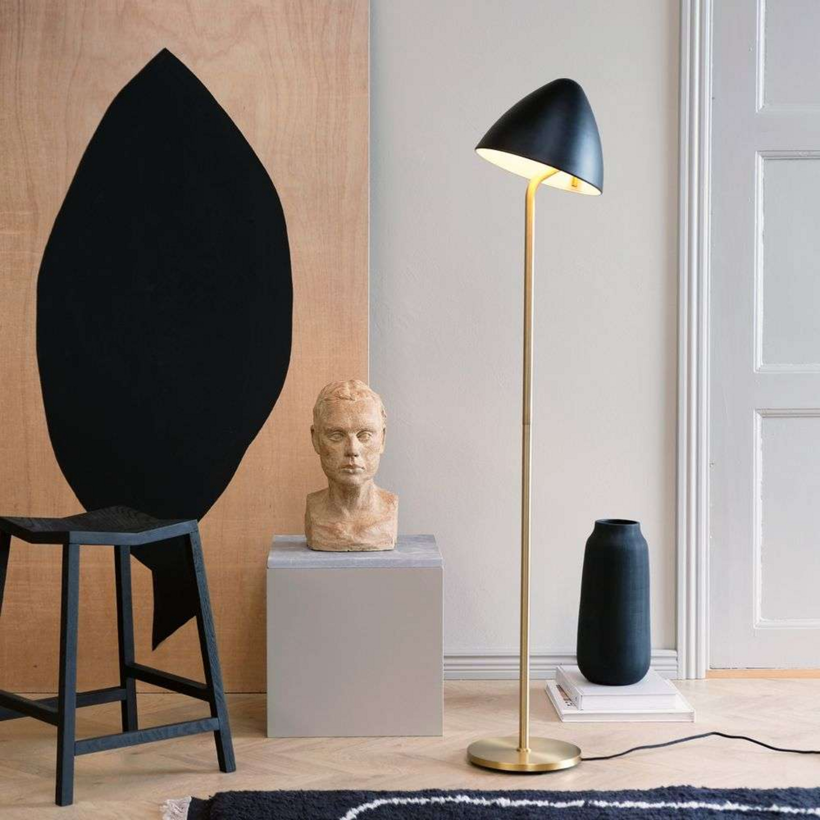 Oulu Golvlampa Black/Brass - DybergLarsen