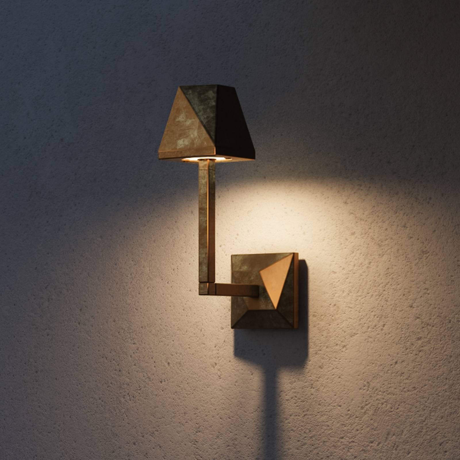 Kinkiet zewnętrzny LED Silva Edge, wysokość 30,5 cm, mosiądz postarzany