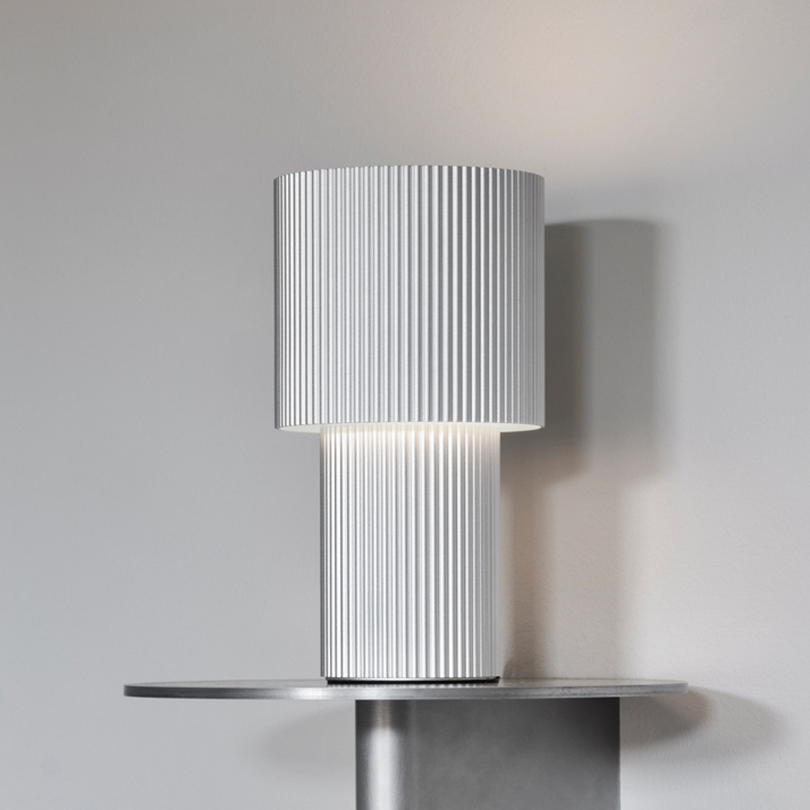 Iluma LED punjiva stolna lampa, srebrna, visina 22,1 cm – Herstal