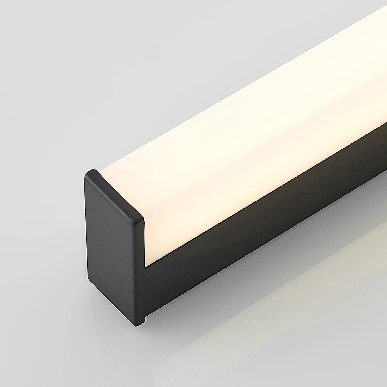 Ulisan LED Wall Lamp IP44 L88,8 Matt Black/White - Lindby
