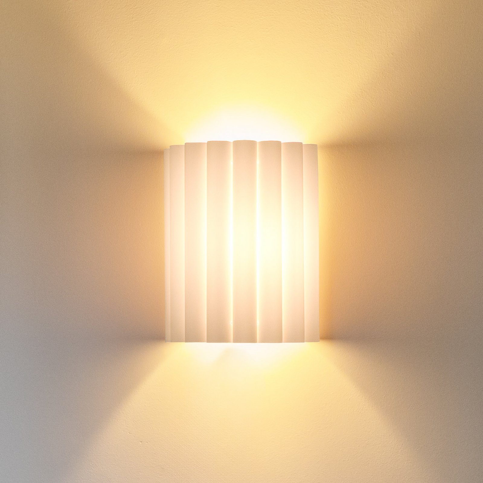 Aria wall light, white, microfibre, E27