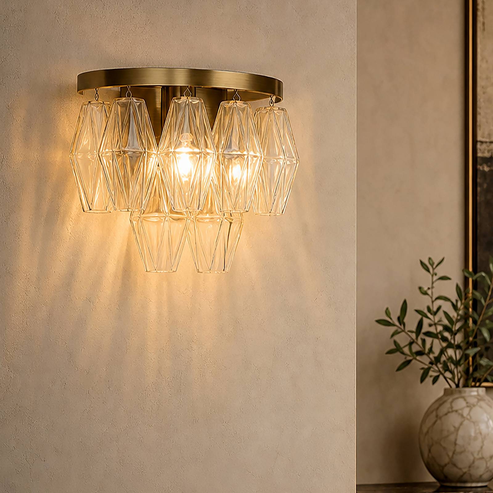 Searchlight Wandlamp Alba, antiek messing, getint glas, E14