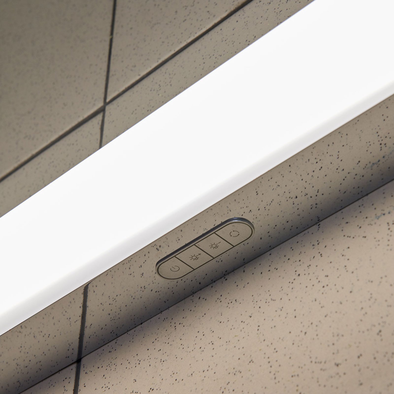 Jesko LED Nástěnné Svítidlo 3000-6500K L33 Chrome - Lindby
