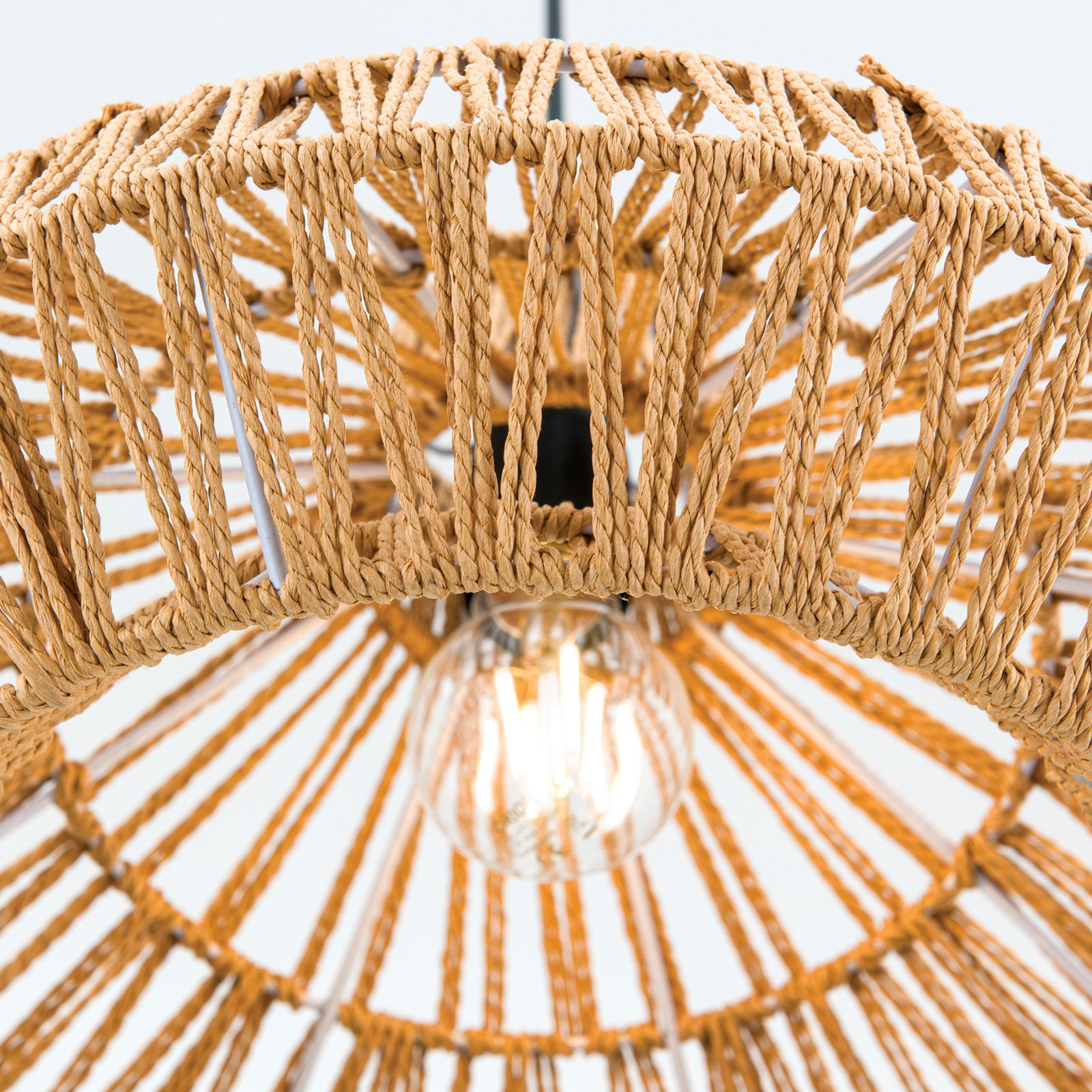 Basket pendant light with a lampshade of hemp cord