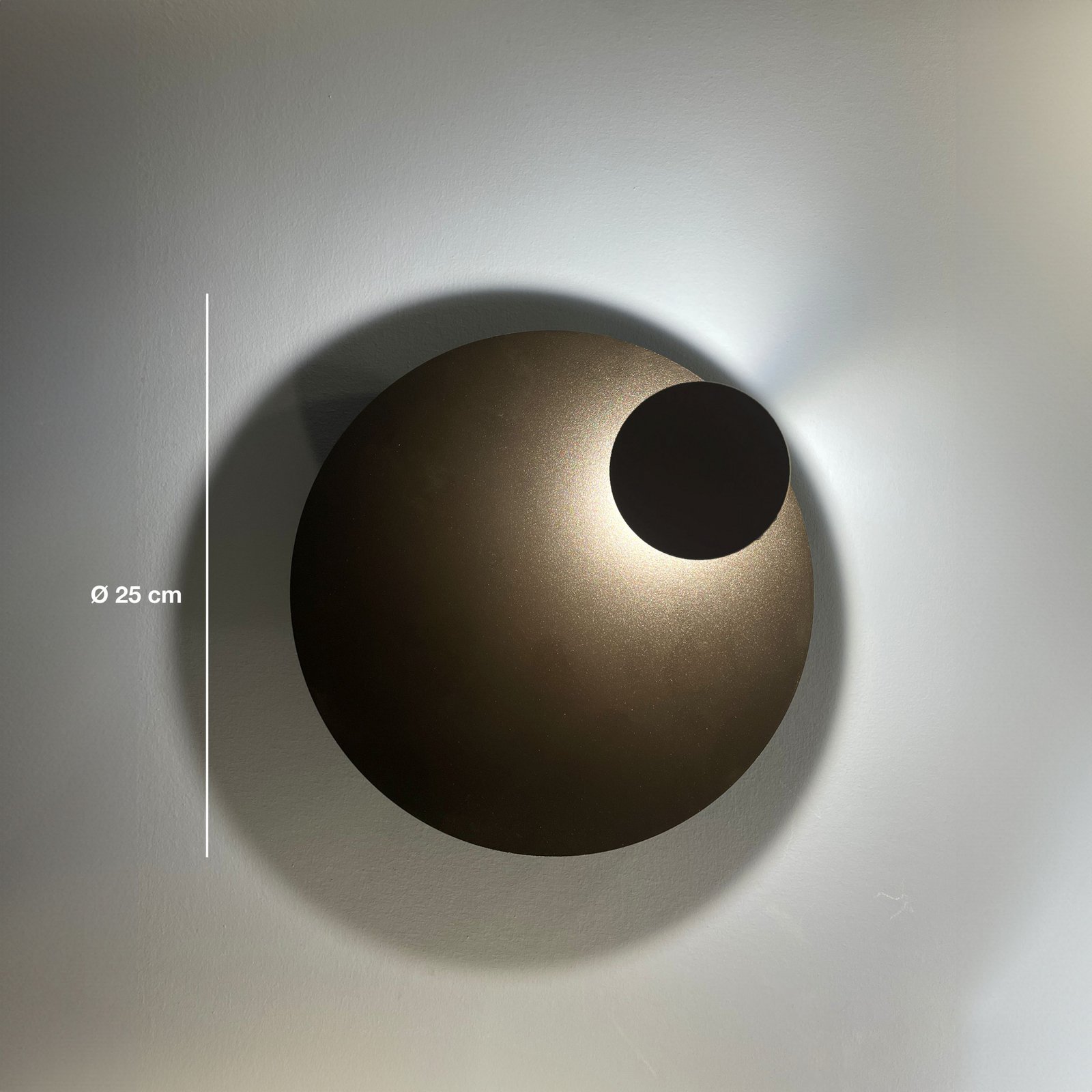 Knikerboker LED wall lamp Pois, brown, Ø 25 cm, dimmable