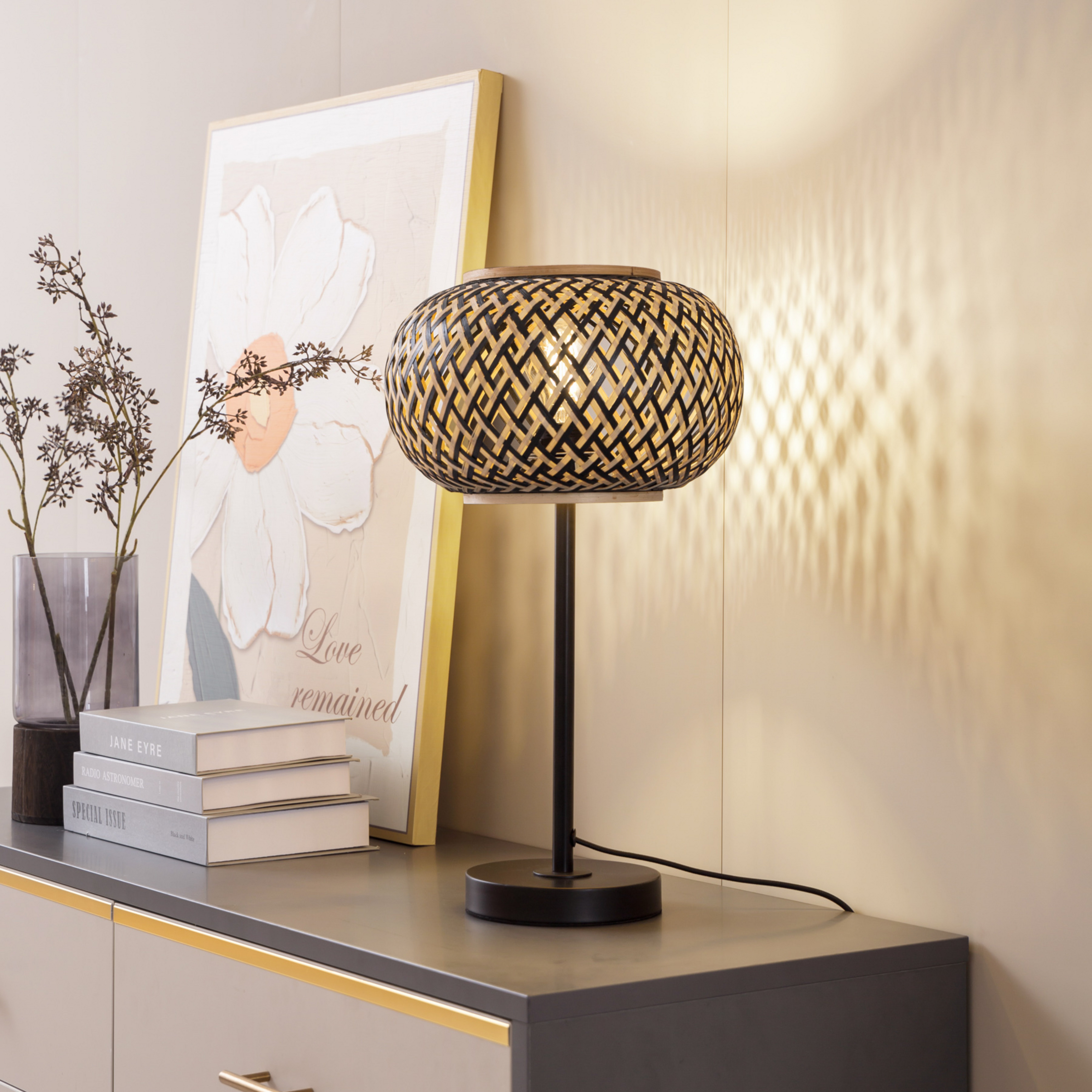 Stolná lampa Lindby Nerys, čierna, bambus, Ø 28 cm