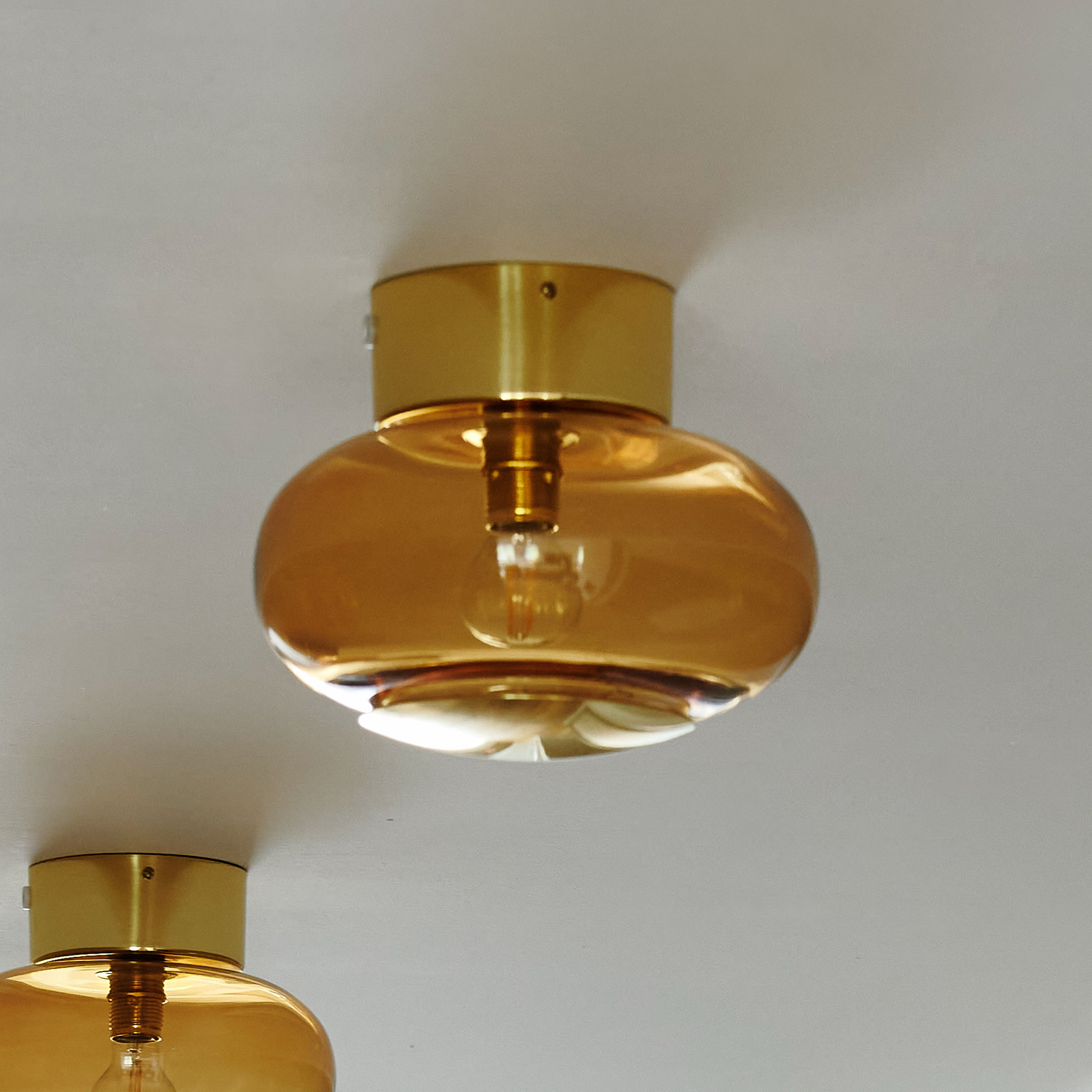 EBB & FLOW seinävalaisin Horizon Surface, beige, lasi, Ø 29 cm