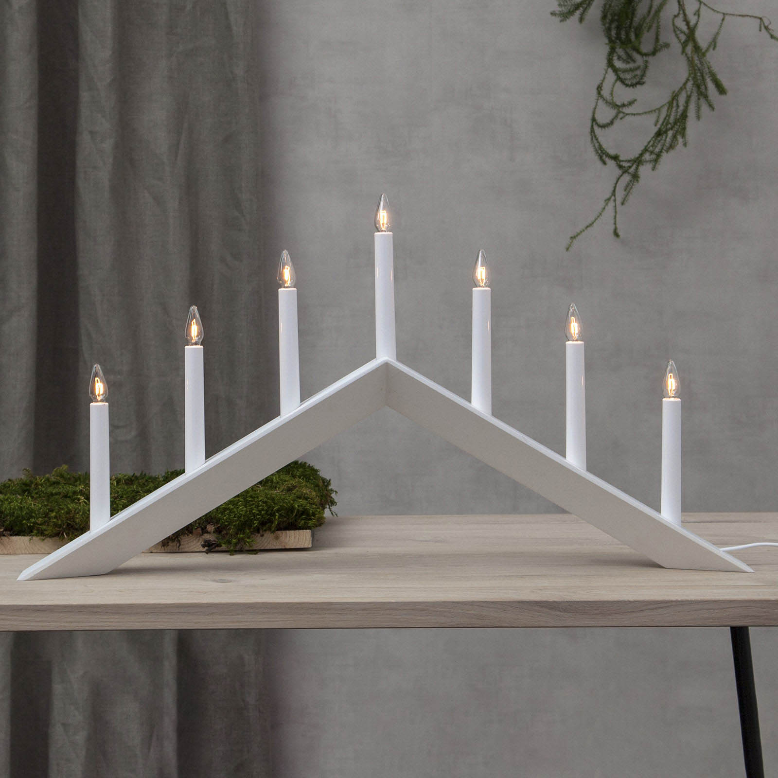 Kerzenleuchter Arrow, flach, 7flammig, weiß
