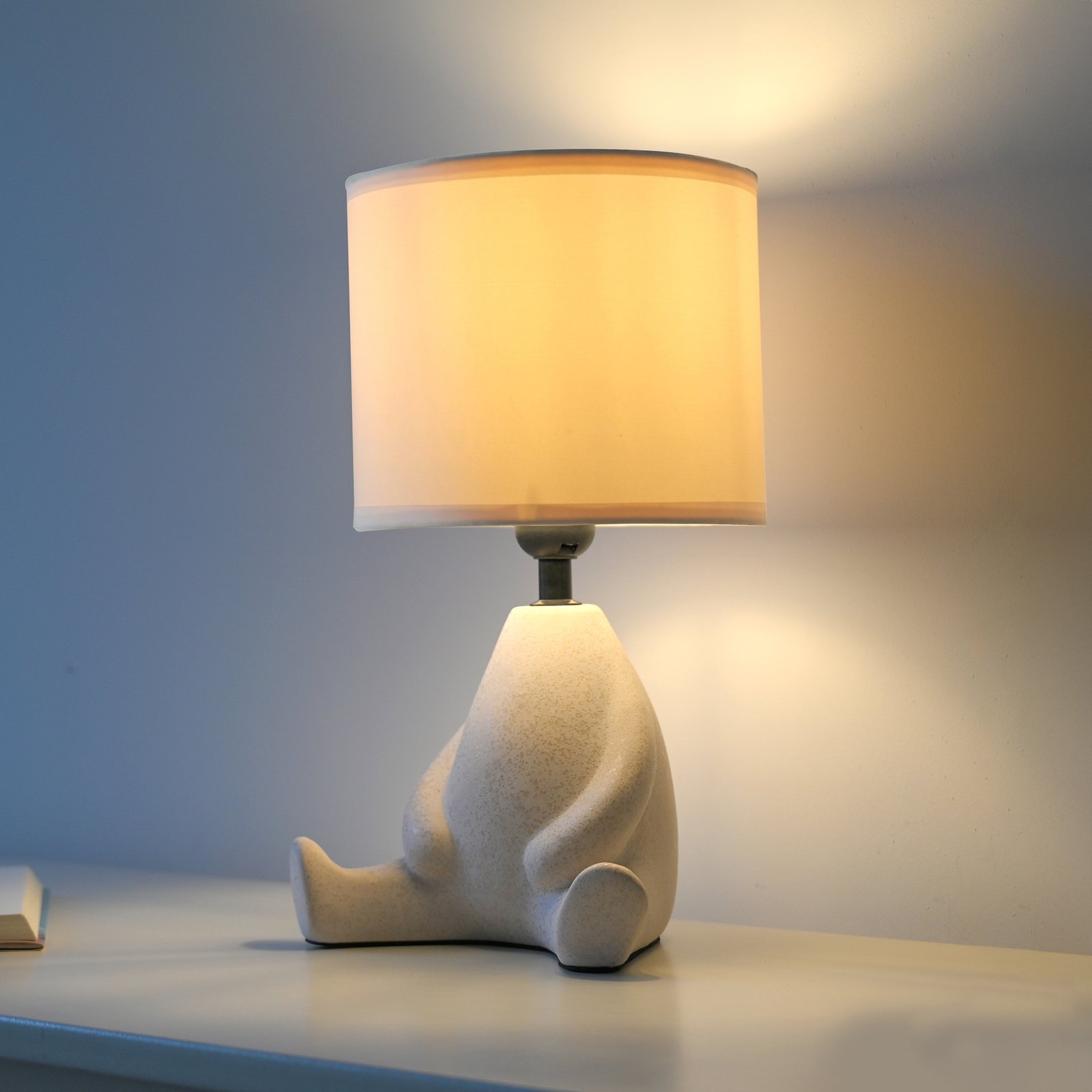 JUST LIGHT. Ted table lamp, ceramic, seated, sand beige