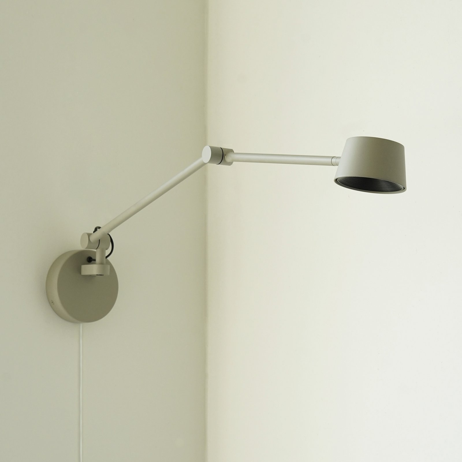 Direction LED-Wandlampe, grau matt, Ausladung 53cm - Antidark Direction LED-Wandlampe, grau matt, Ausladung 53cm - Antidark