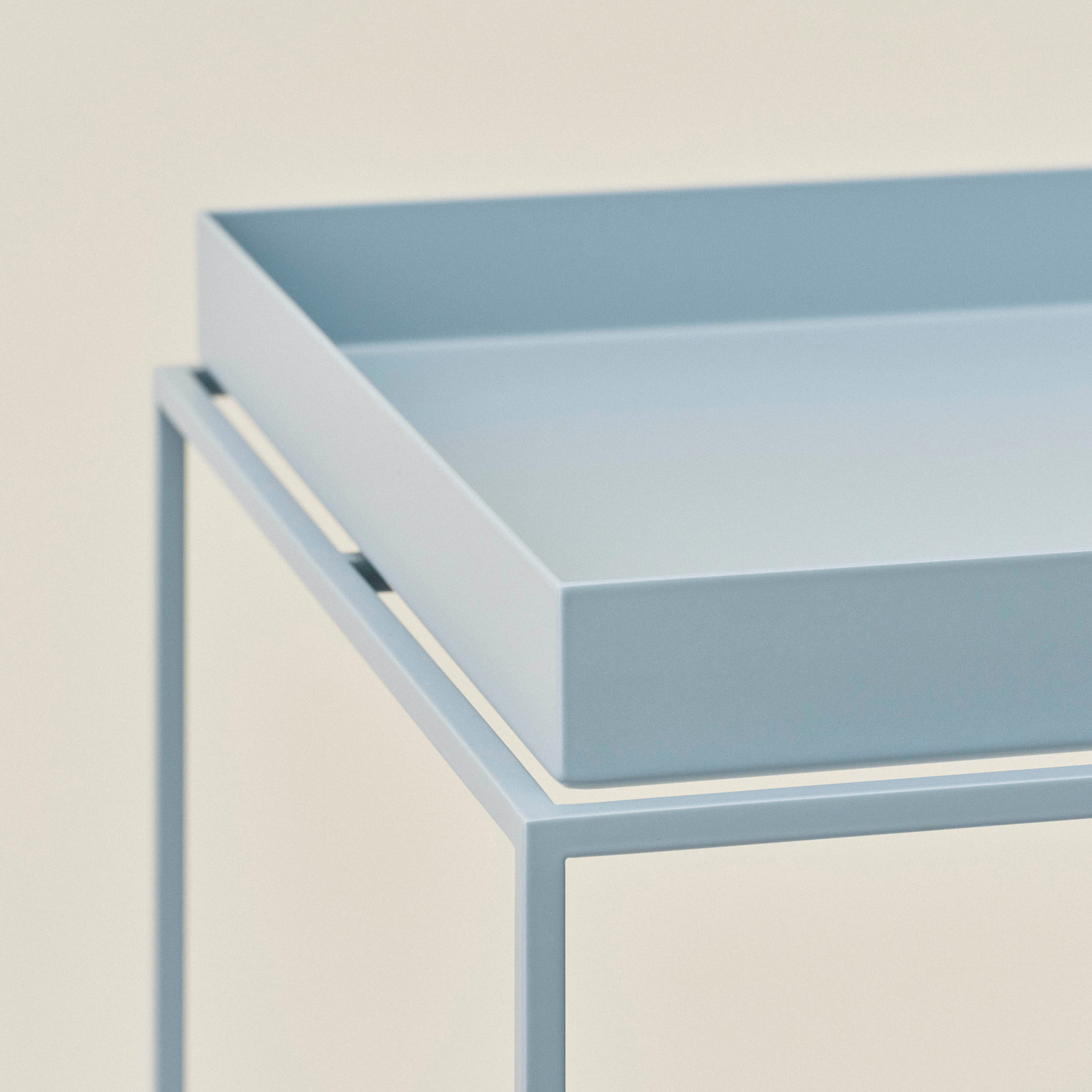 Table d'appoint Tray, bleue, 40 x 40 cm, acier - HAY Table d'appoint Tray, bleue, 40 x 40 cm, acier - HAY
