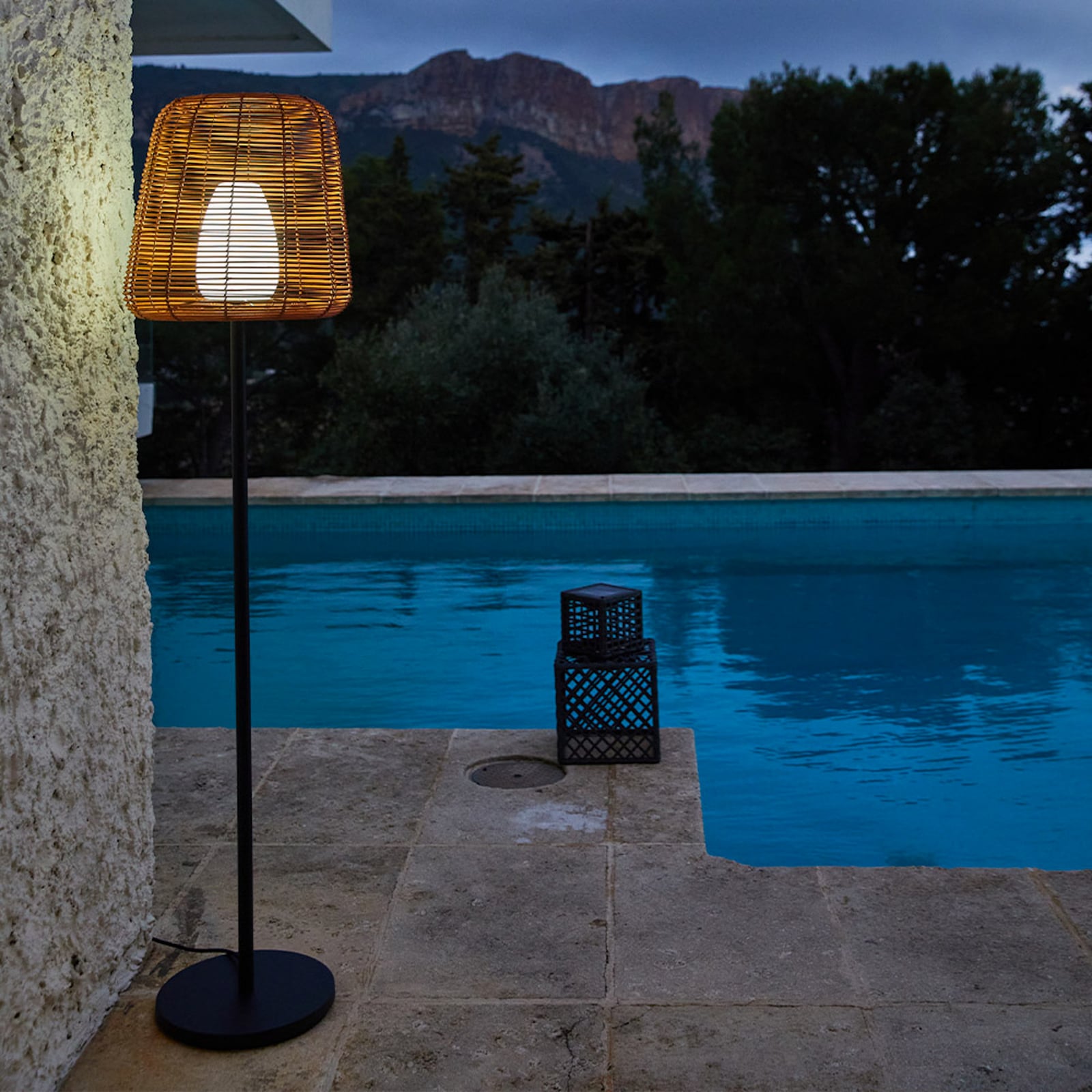 Stojací lampa Boheme hnědá/černá, 150 cm, ocel/plast Stojací lampa Boheme hnědá/černá, 150 cm, ocel/plast