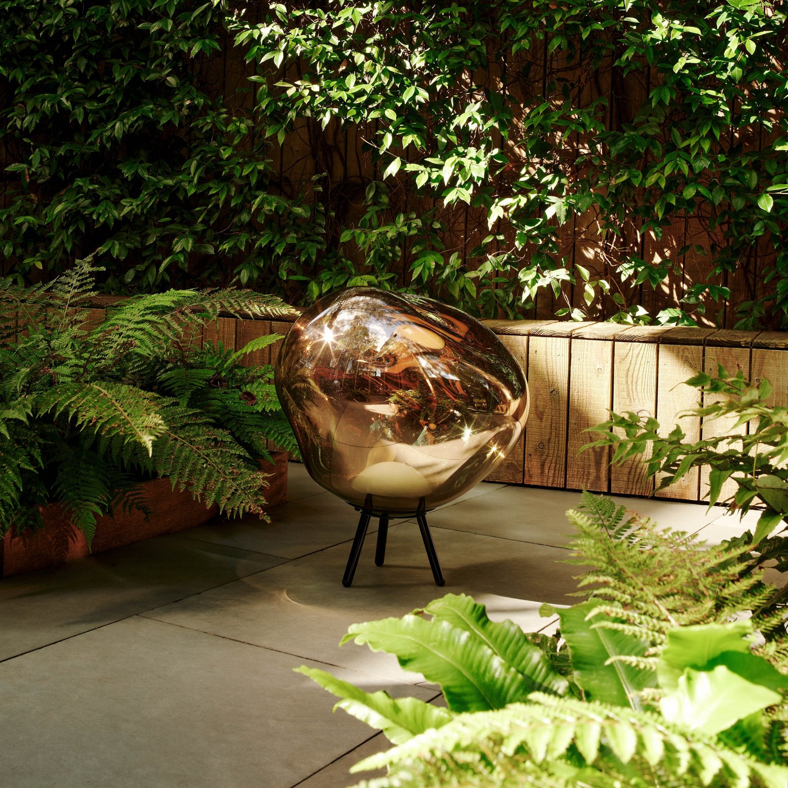 Tom Dixon Lâmpada LED recarregável para terraço Melt grande, dourada