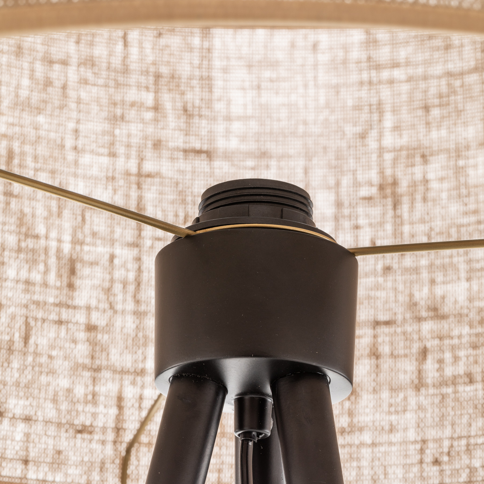 Stojací lampa Jute třínohý stojan v černé barvě