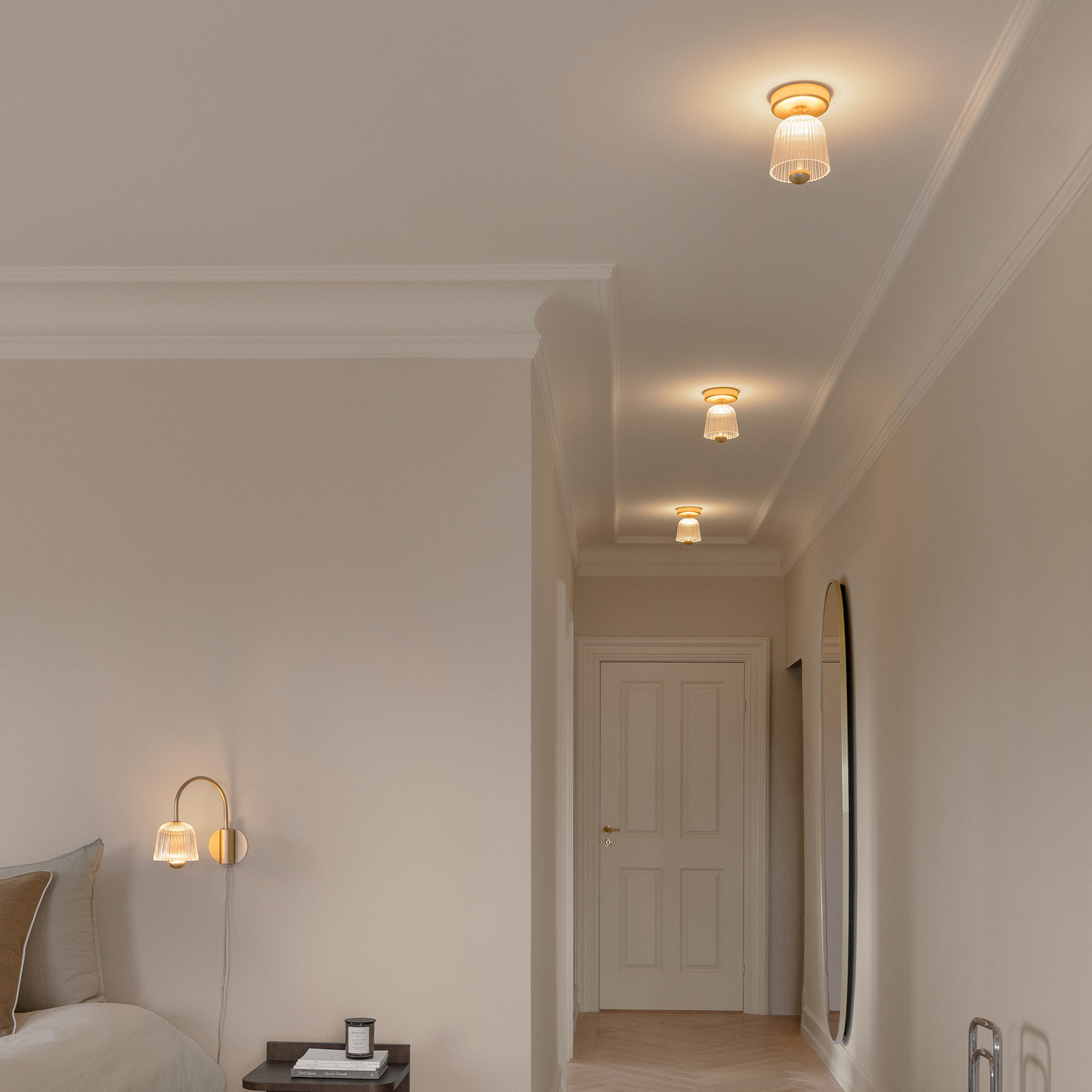 Nuura LED-Deckenlampe Asteea, Ø 12 cm, messingfarben/klar