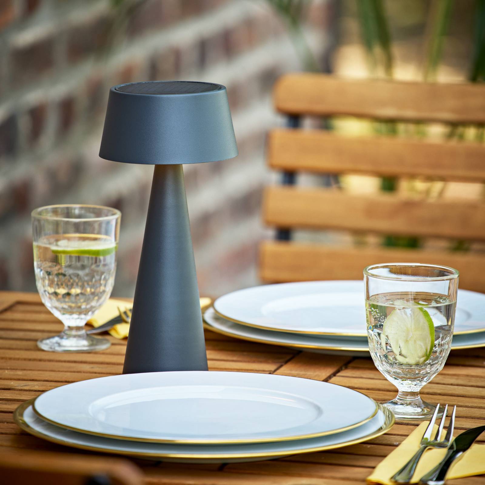 LED-Akku-Tischleuchte Solino, graphit, Solar/USB, 26 cm IP44 günstig online kaufen