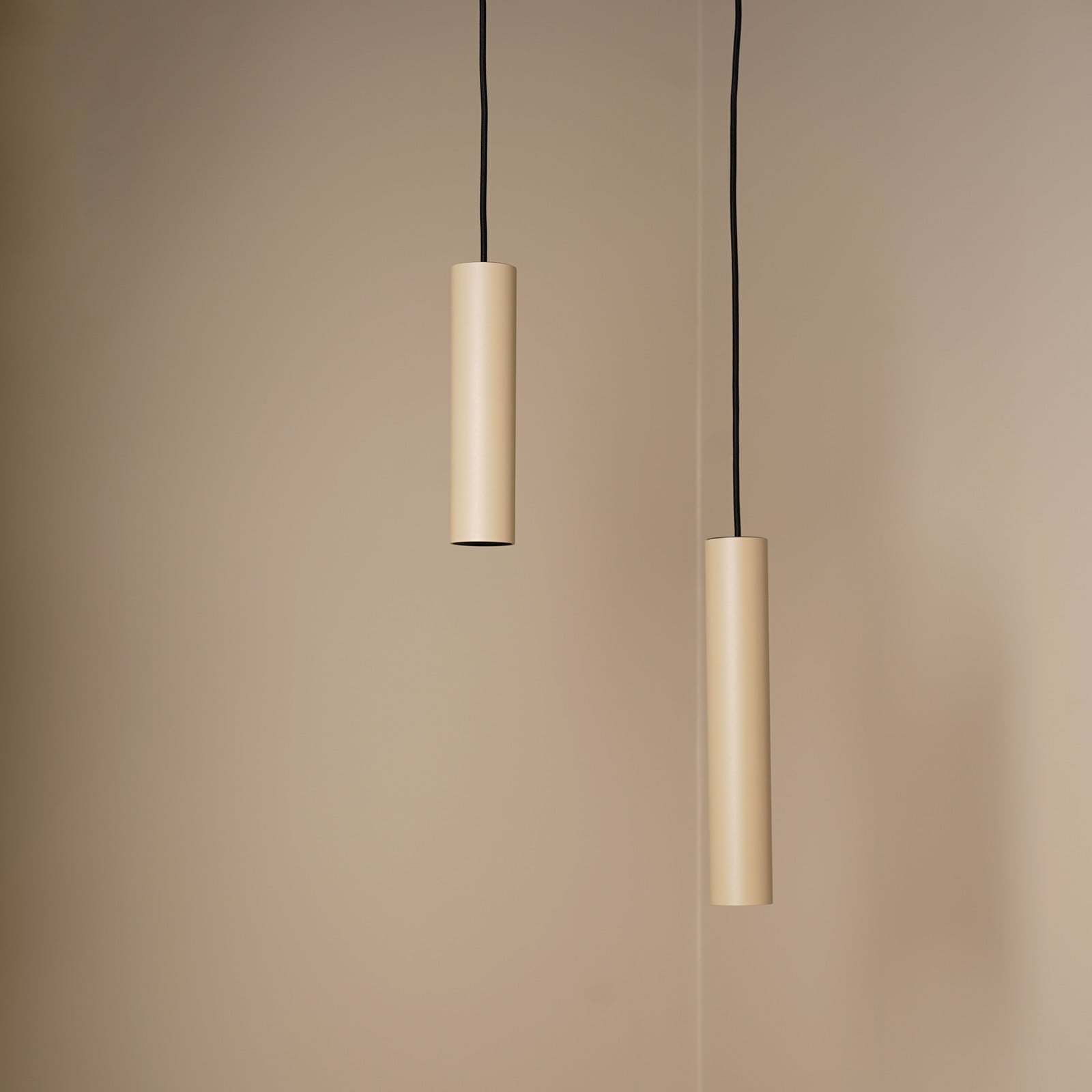 Tube Flex hengelampe, høyde 35 cm, beige, metall – Antidark - Stue - Moderne - Med en lyskilde