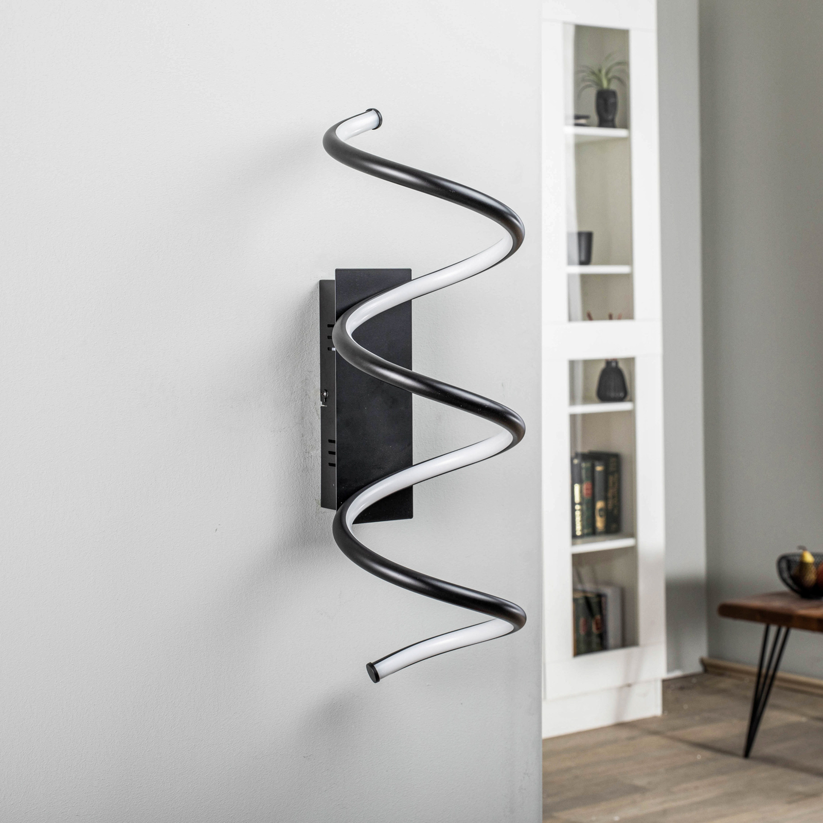 Lindby Agostara LED-Wandlampe, Spirale, schwarz
