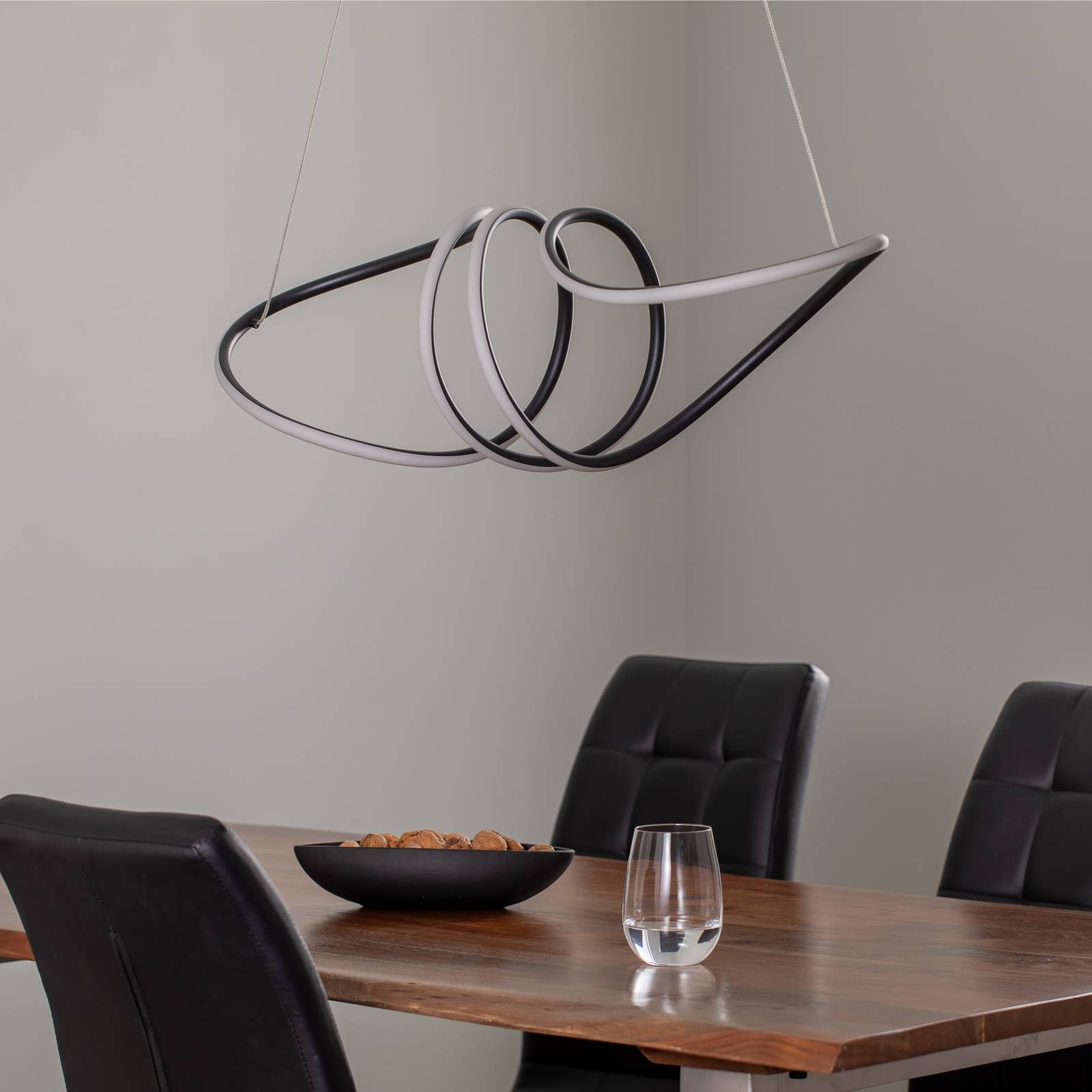 Lampa wisząca LED Loca, tworzywo sztuczne, czarna, 56 W, długość 70 cm