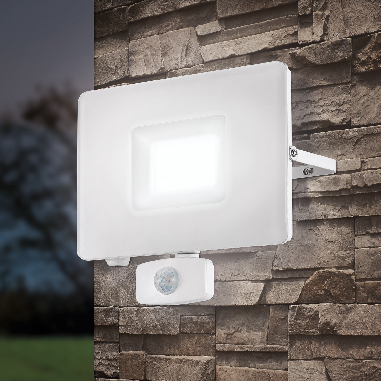 EGLO Faedo Projetor de exterior de 3 LEDs com sensor, branco, 50W - Projetor de parede - Candeeiro de parede - Moderno - Metal