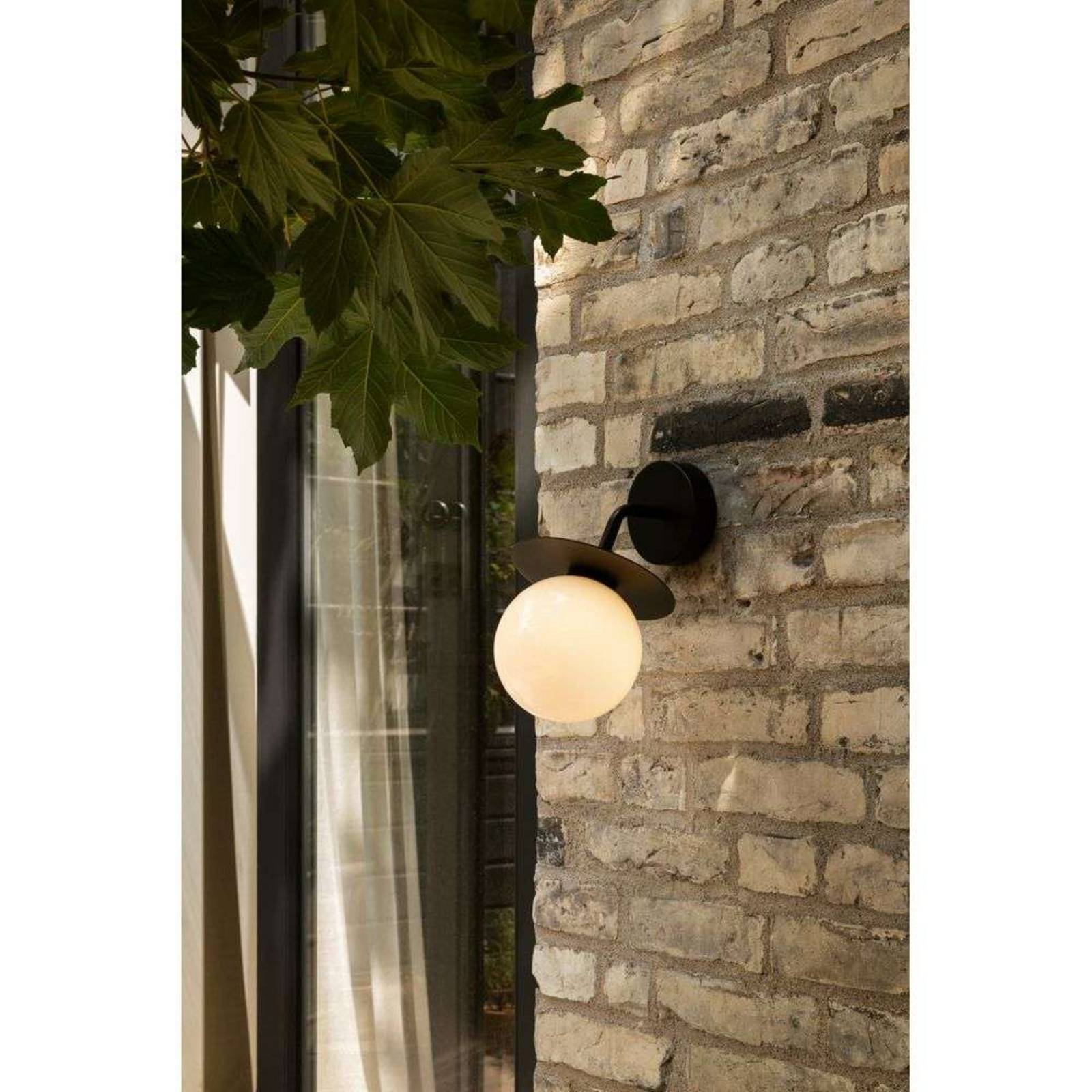 Nuura Außen-Wandleuchte Liila, Breite 16 cm, schwarz/opal günstig online kaufen