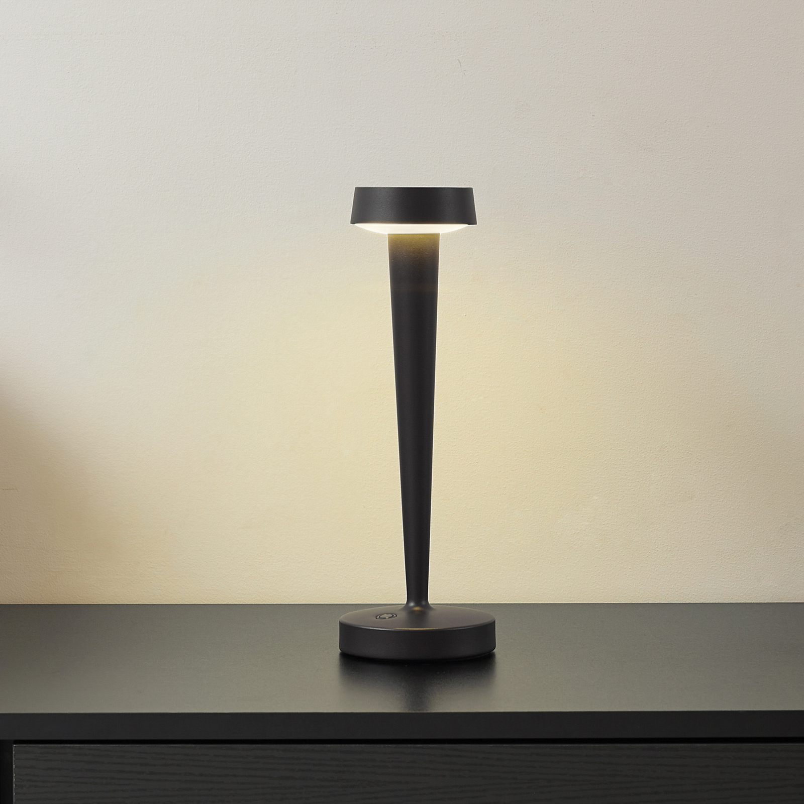 Lucande LED-Akku-Kerzenständer Lea, Vase, dunkelbraun, 28 cm