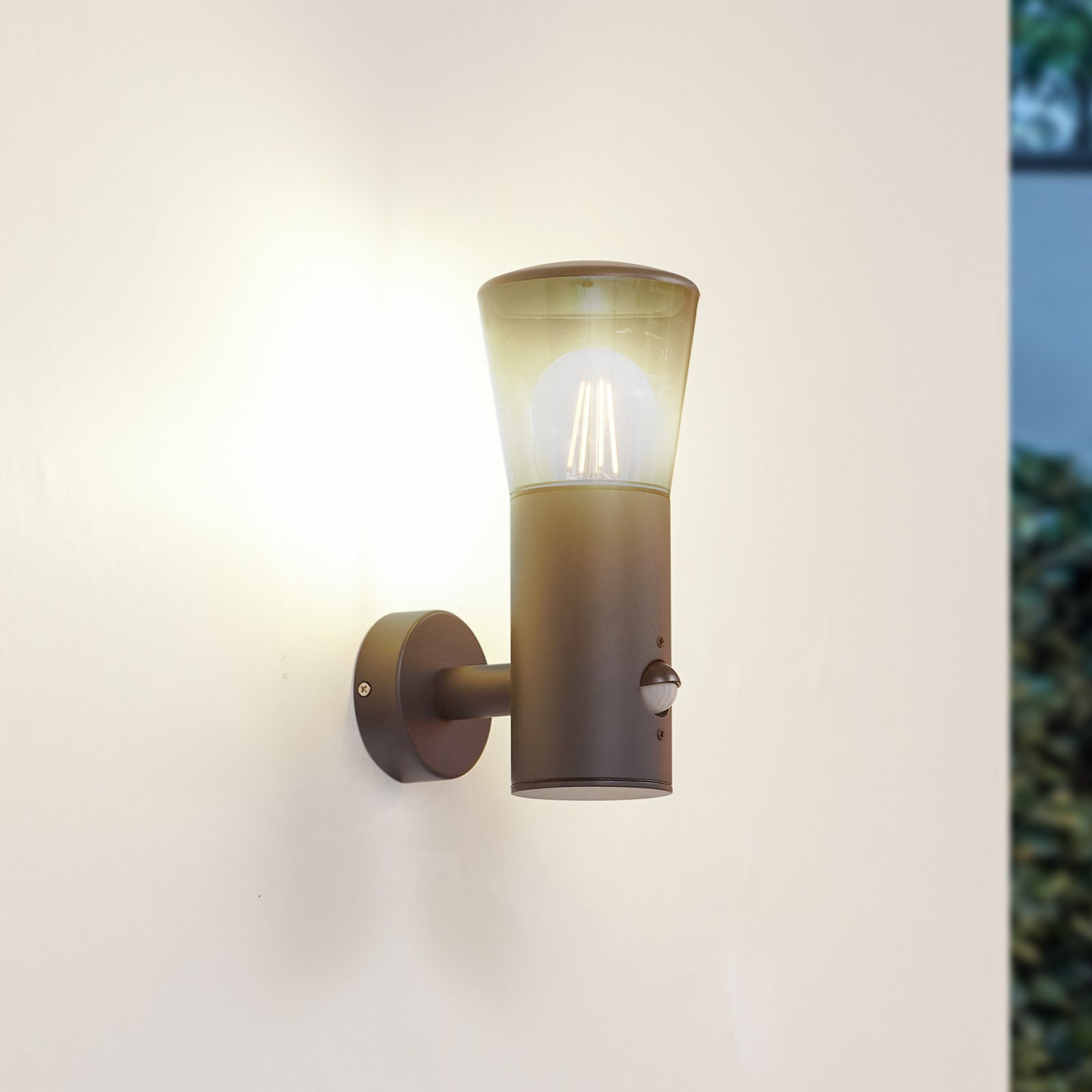 Lindby outdoor wall light Heulo, Ø 10.5 cm, smoke grey, sensor