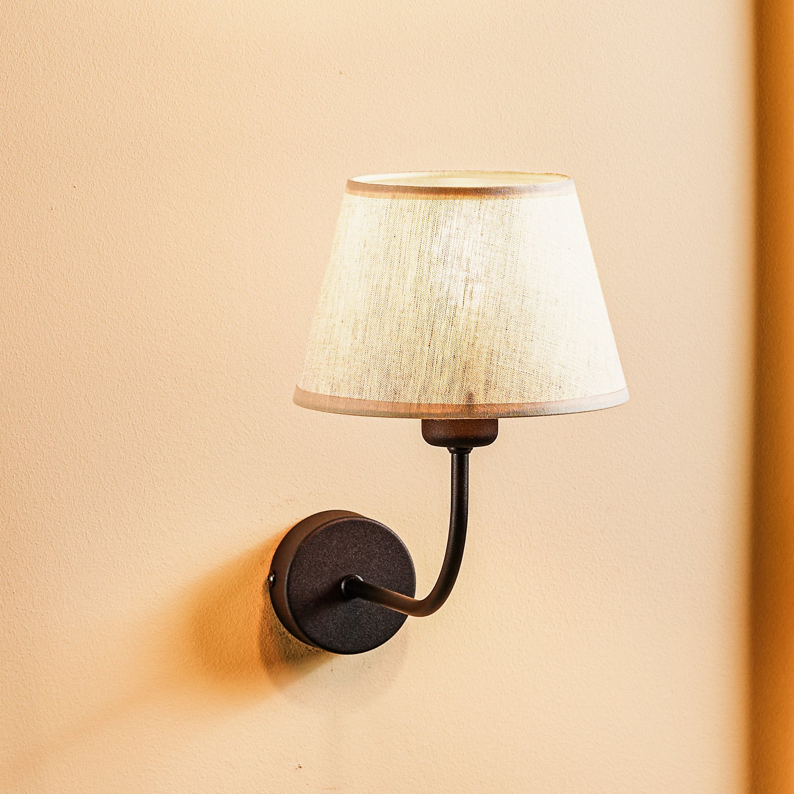 Chicago wall light with a linen lampshade