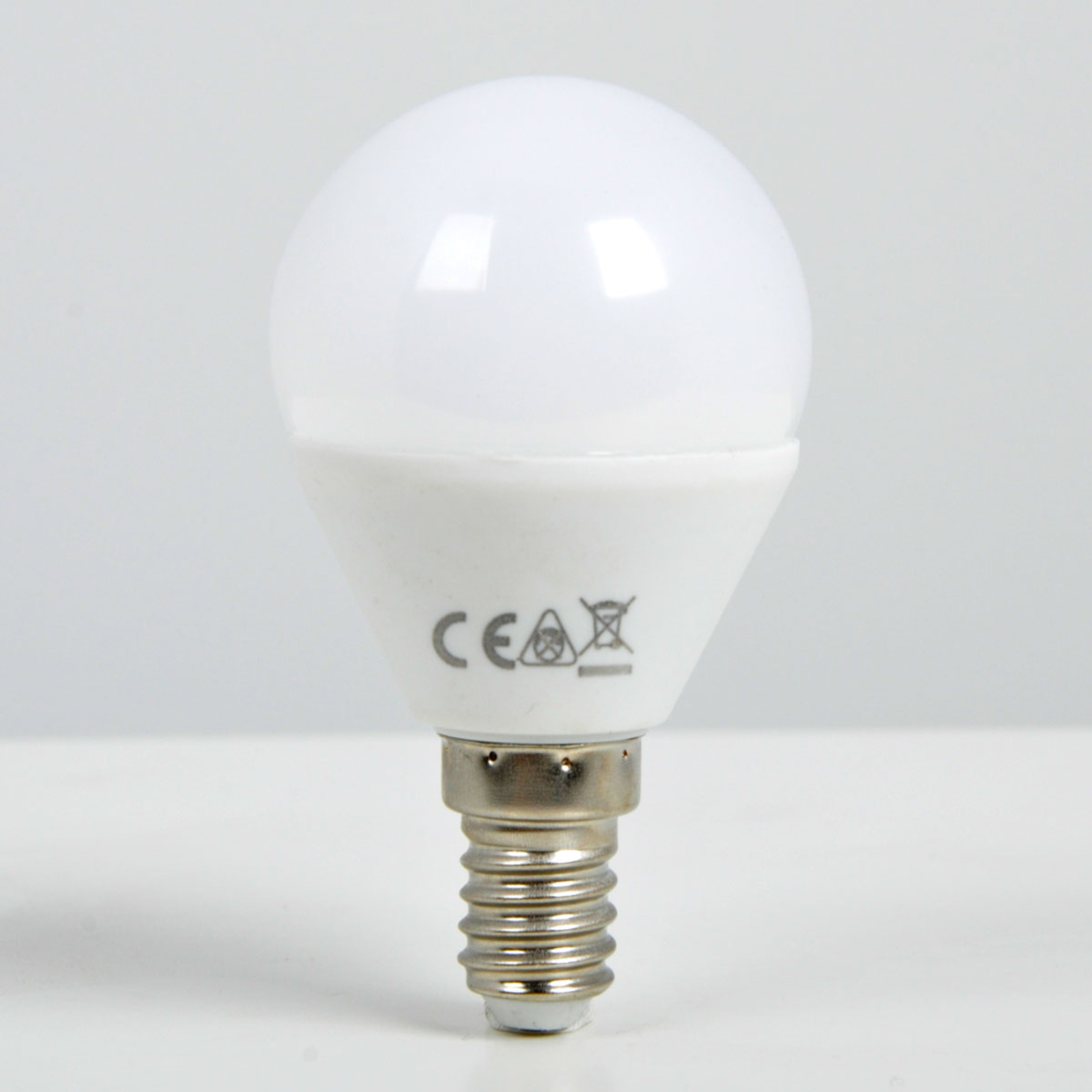 LED csepp izzó E14 5W, meleg fehér opál