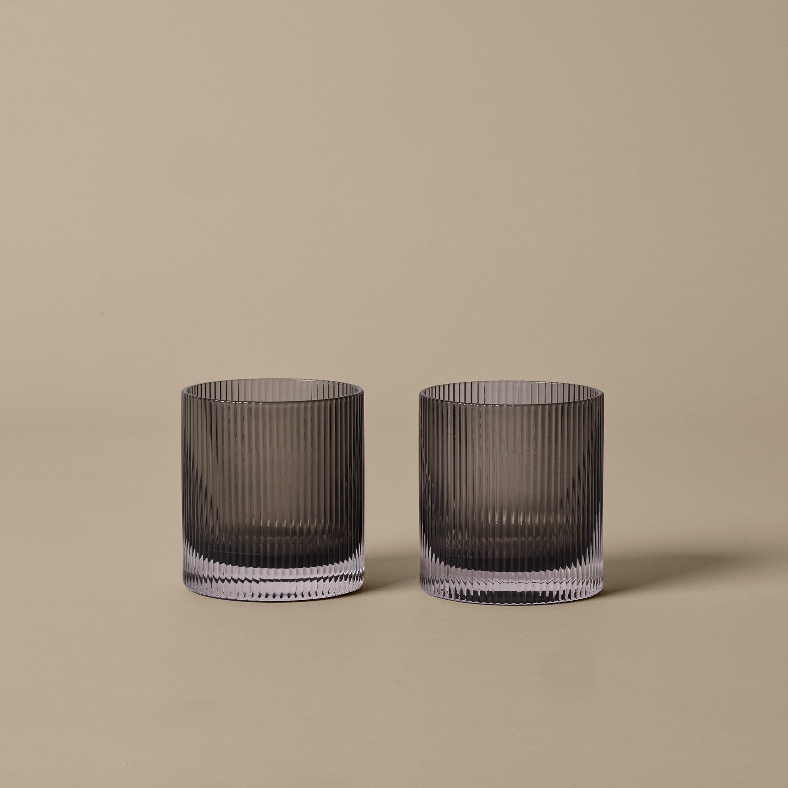 Ripple Tumbler-Glas, grau, 2er-Set - ferm LIVING