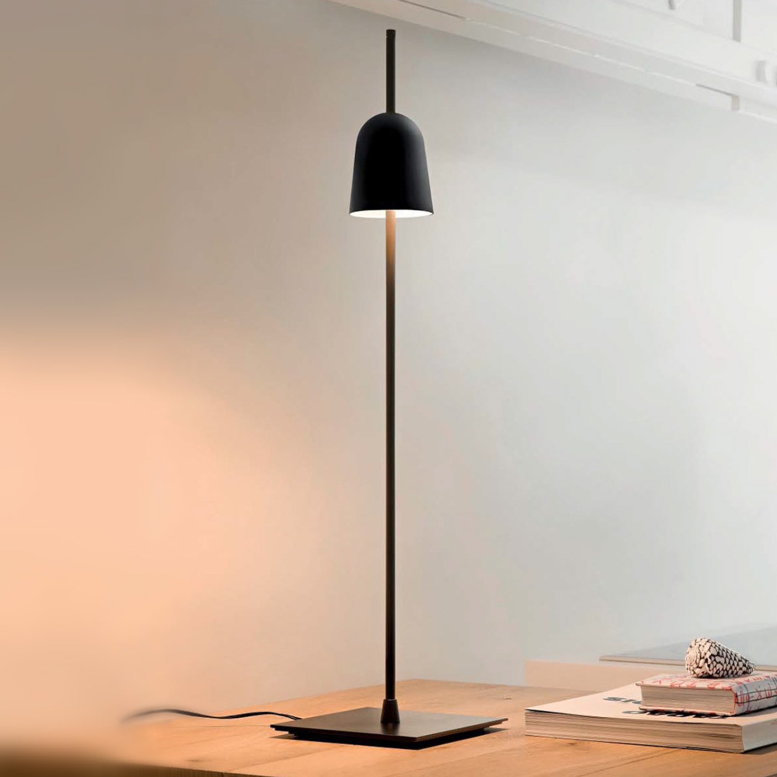 Luceplan Ascent - LED galda lampa ar pamatni