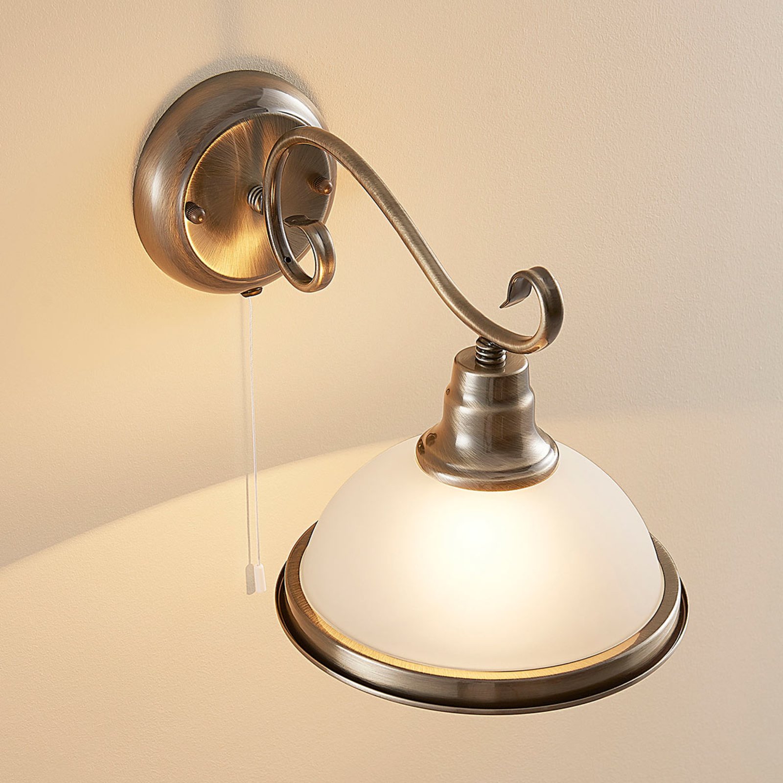 Elegante wandlamp Frieda, klassieke stijl