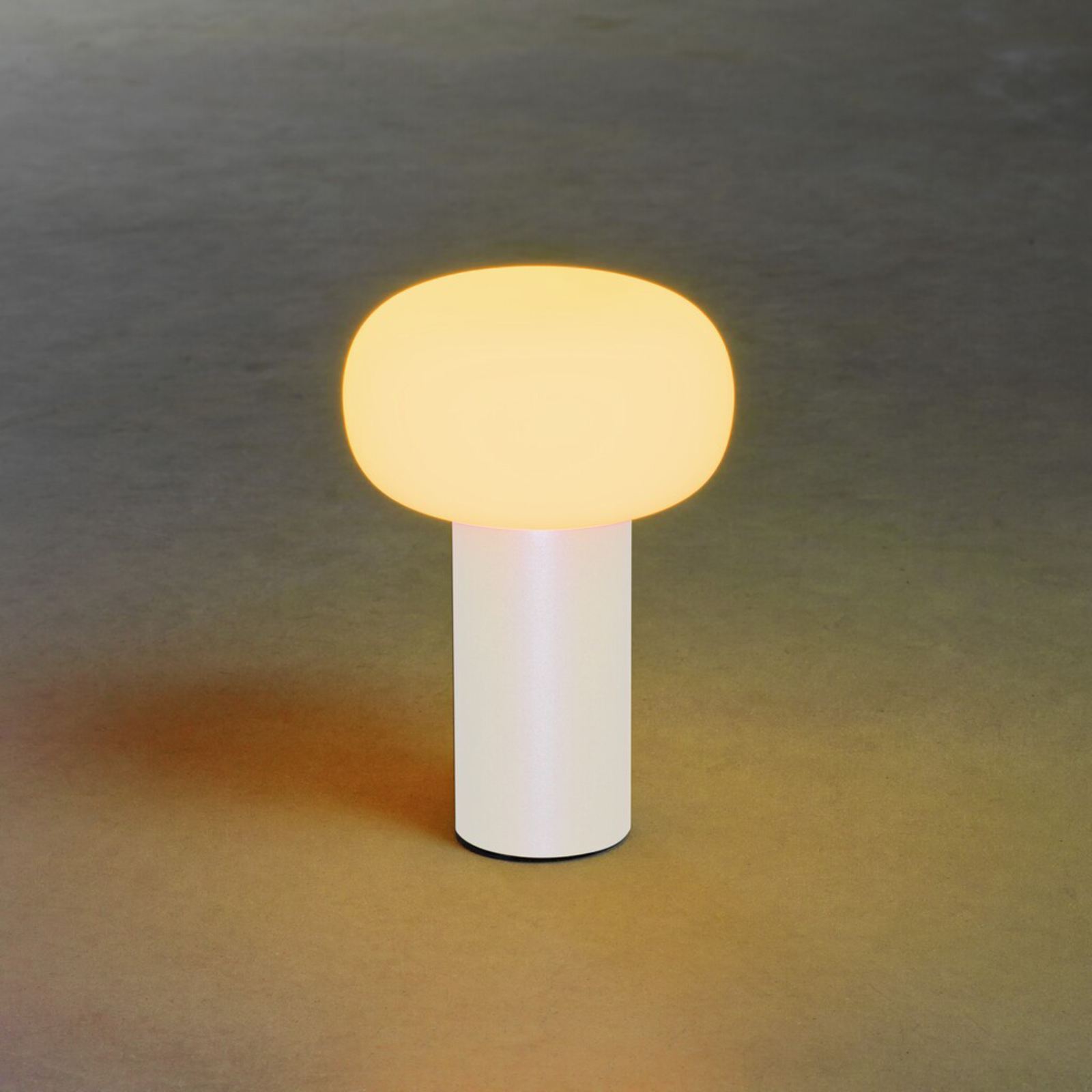 LED stolní lampa Antibes, IP54, baterie, RGBW bílá