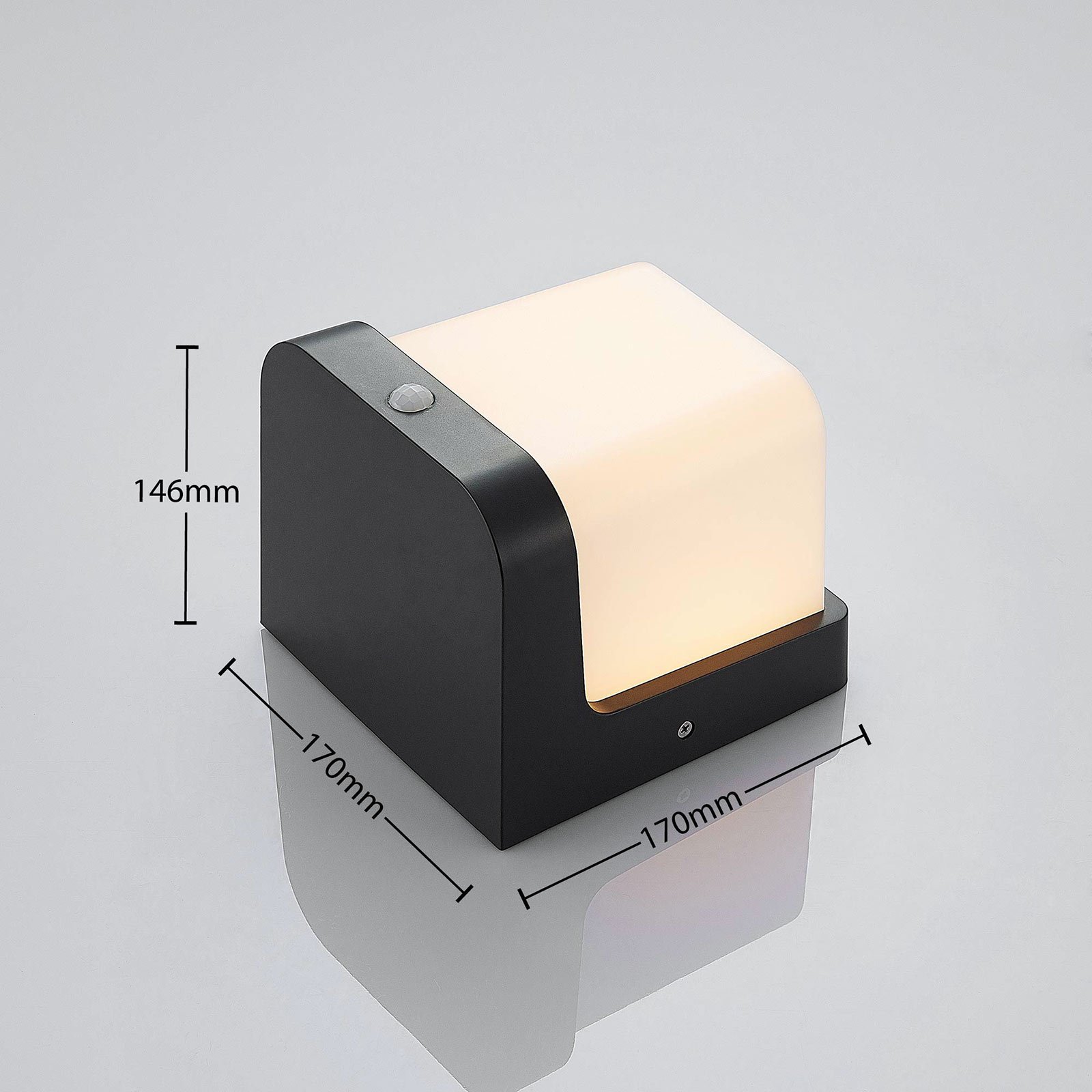 LED-Außenwandlampe Adenike mit Sensor