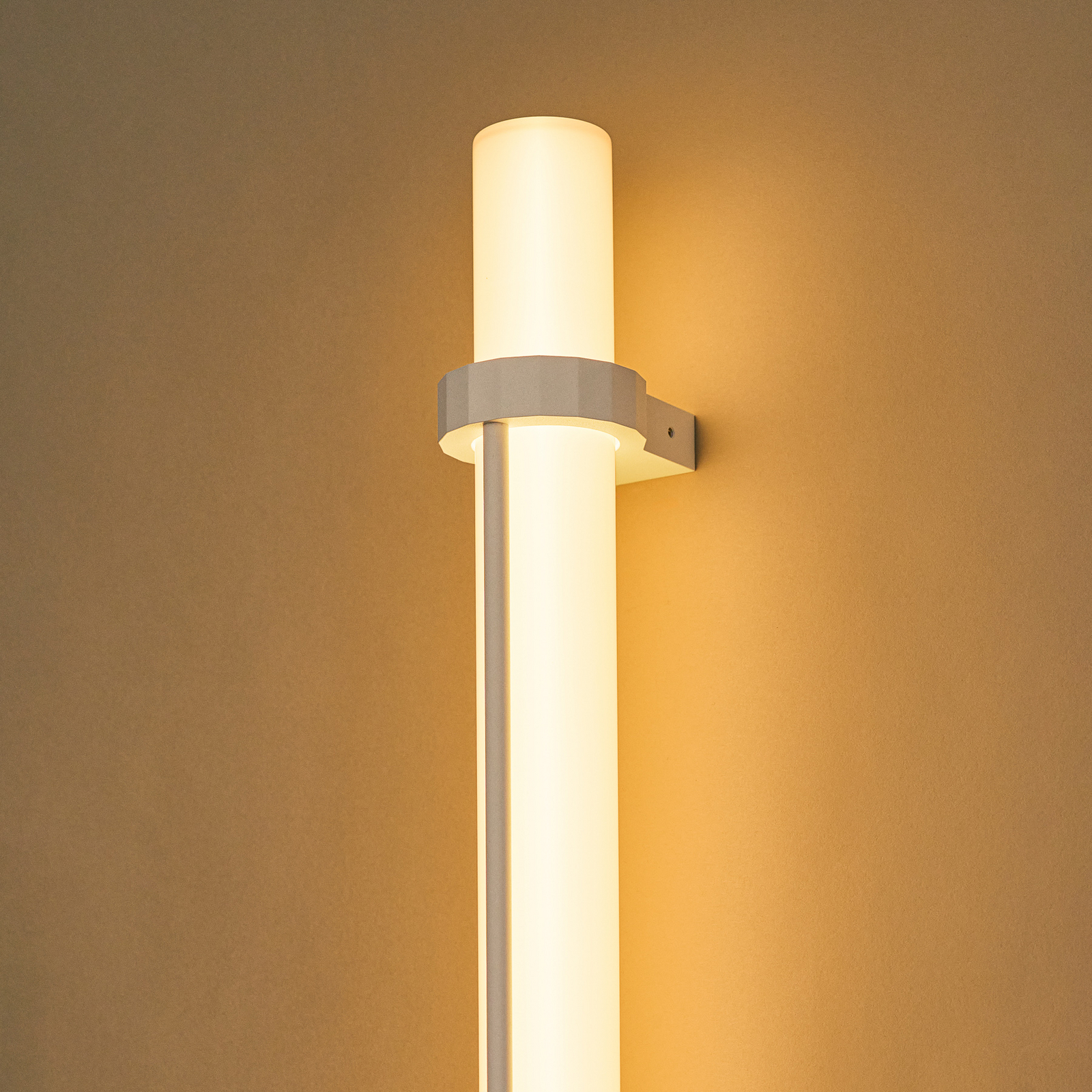 Applique murale LED In Fine, blanche, hauteur 105 cm, IP65 - DCW Applique murale LED In Fine, blanche, hauteur 105 cm, IP65 - DCW