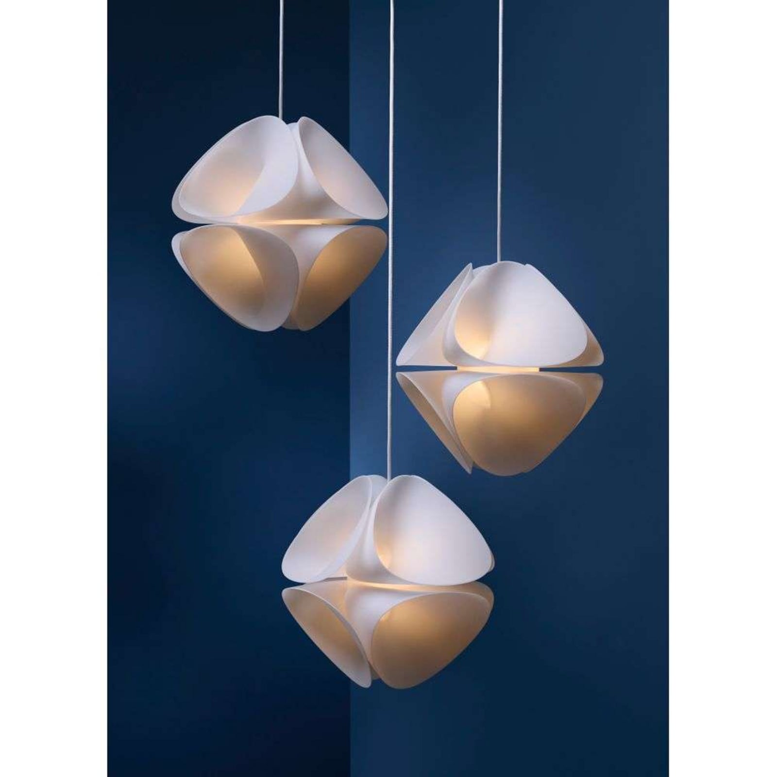 FRANDSEN Závesné svietidlo Nova, opálově bílé, Ø 52 cm, E14