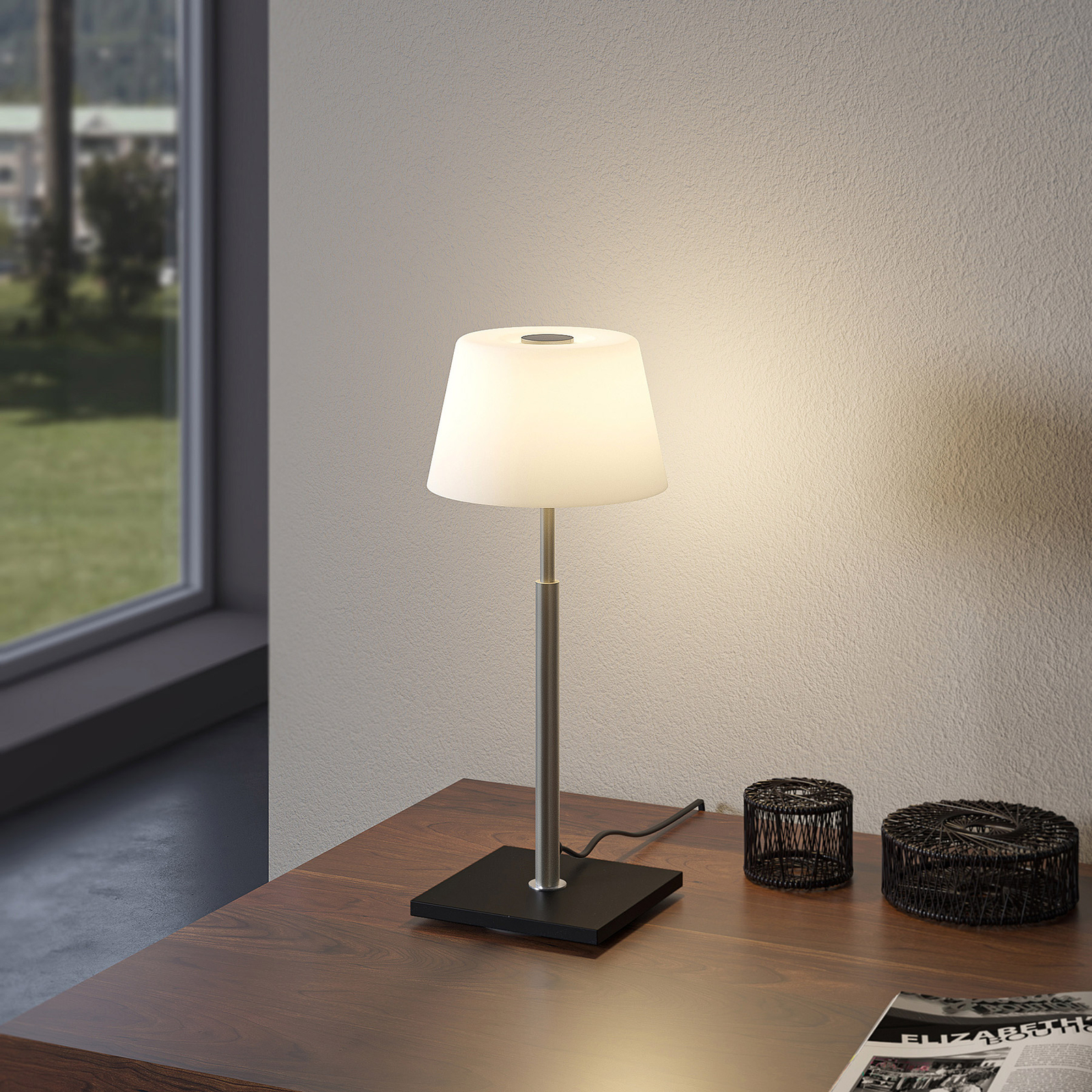 Lucande Madita tafellamp met voet van essenhout