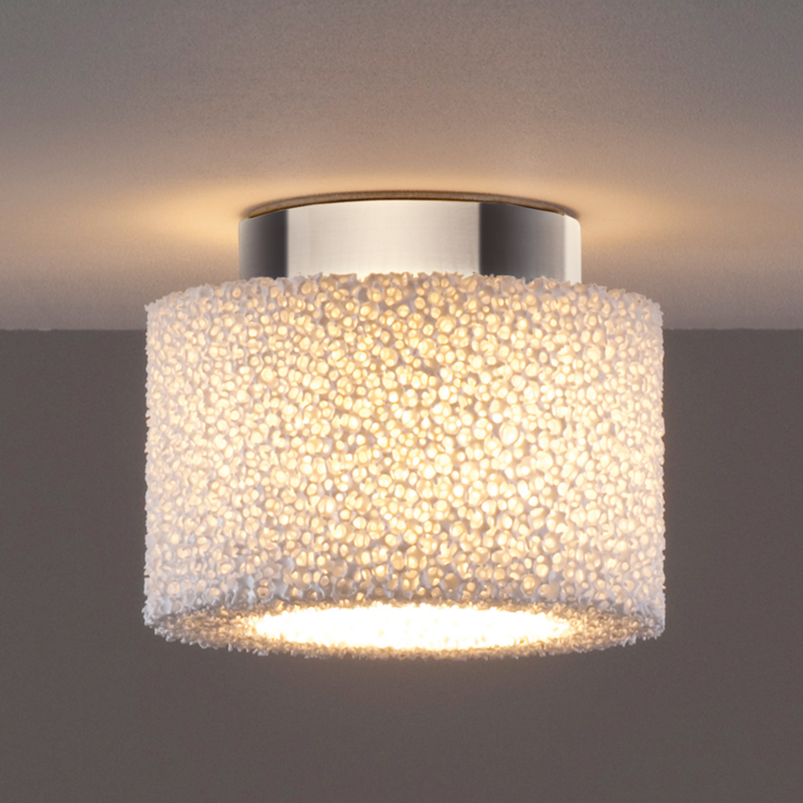 Reef - een LED plafondlamp van keramische schuim